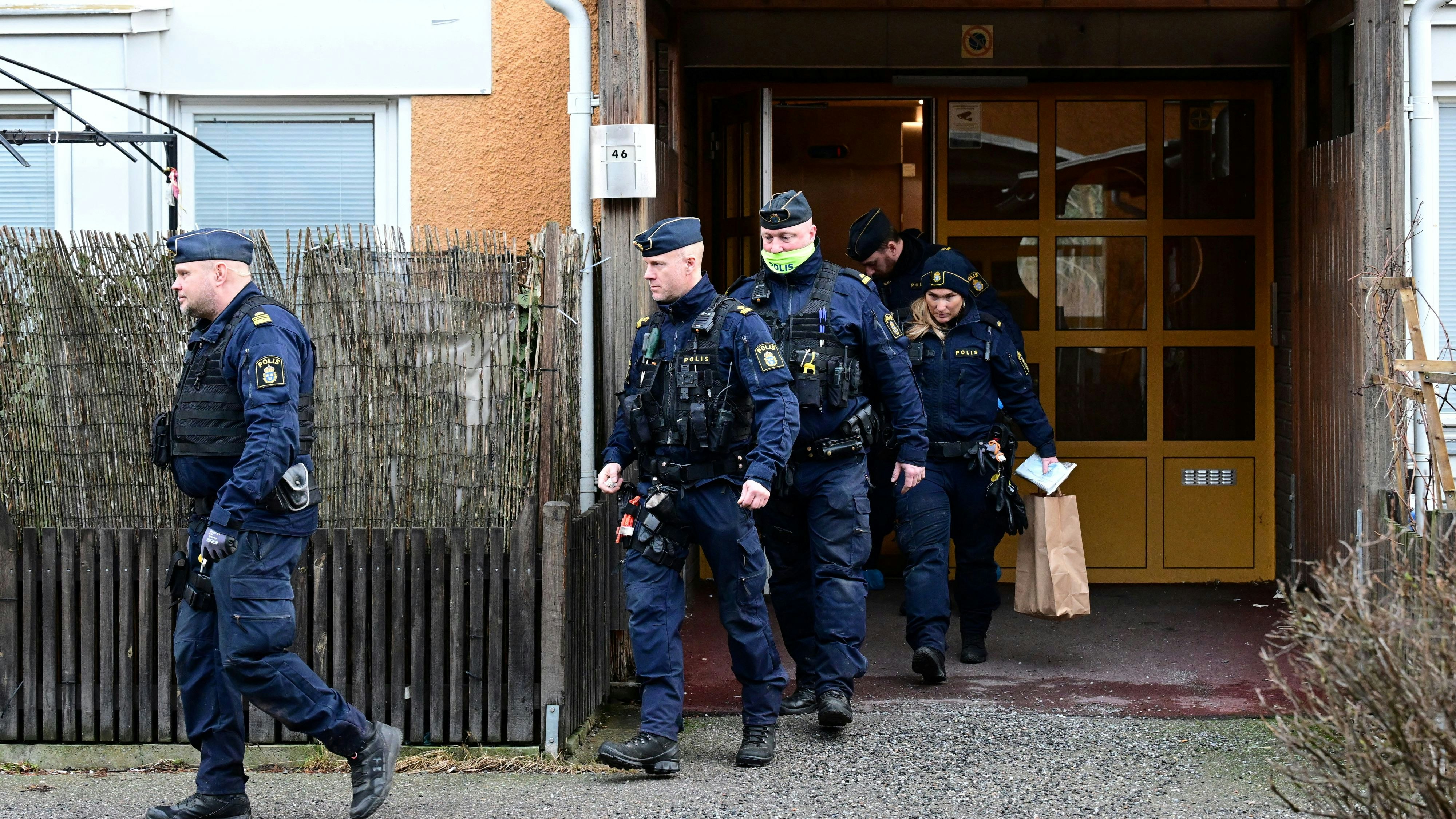 Polizei-Einsatz in seinem Appartment in Sodertalje, Stockholm