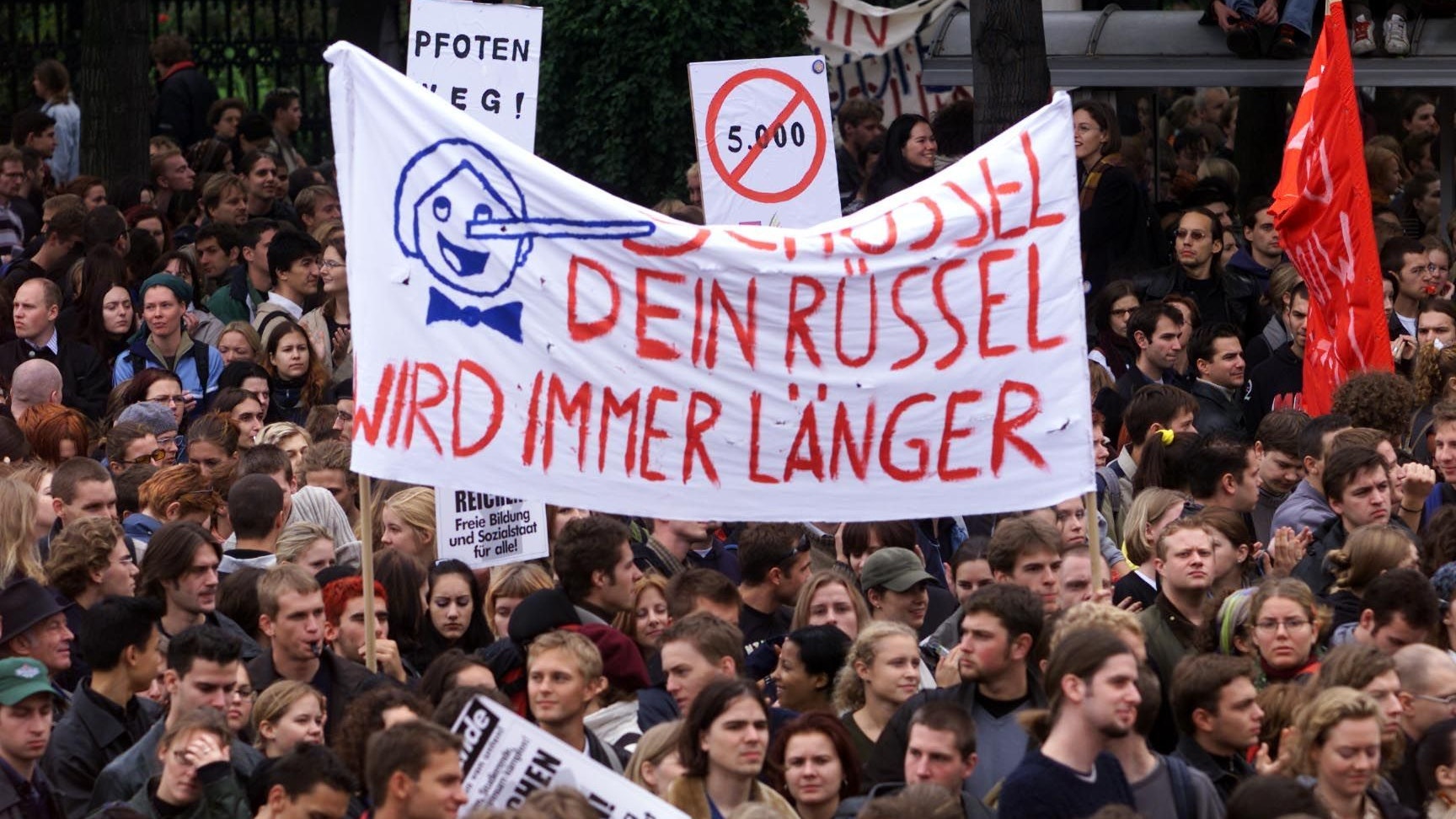 Demos, hier von Schülern und Studenten, gehörten zum Straßenbild