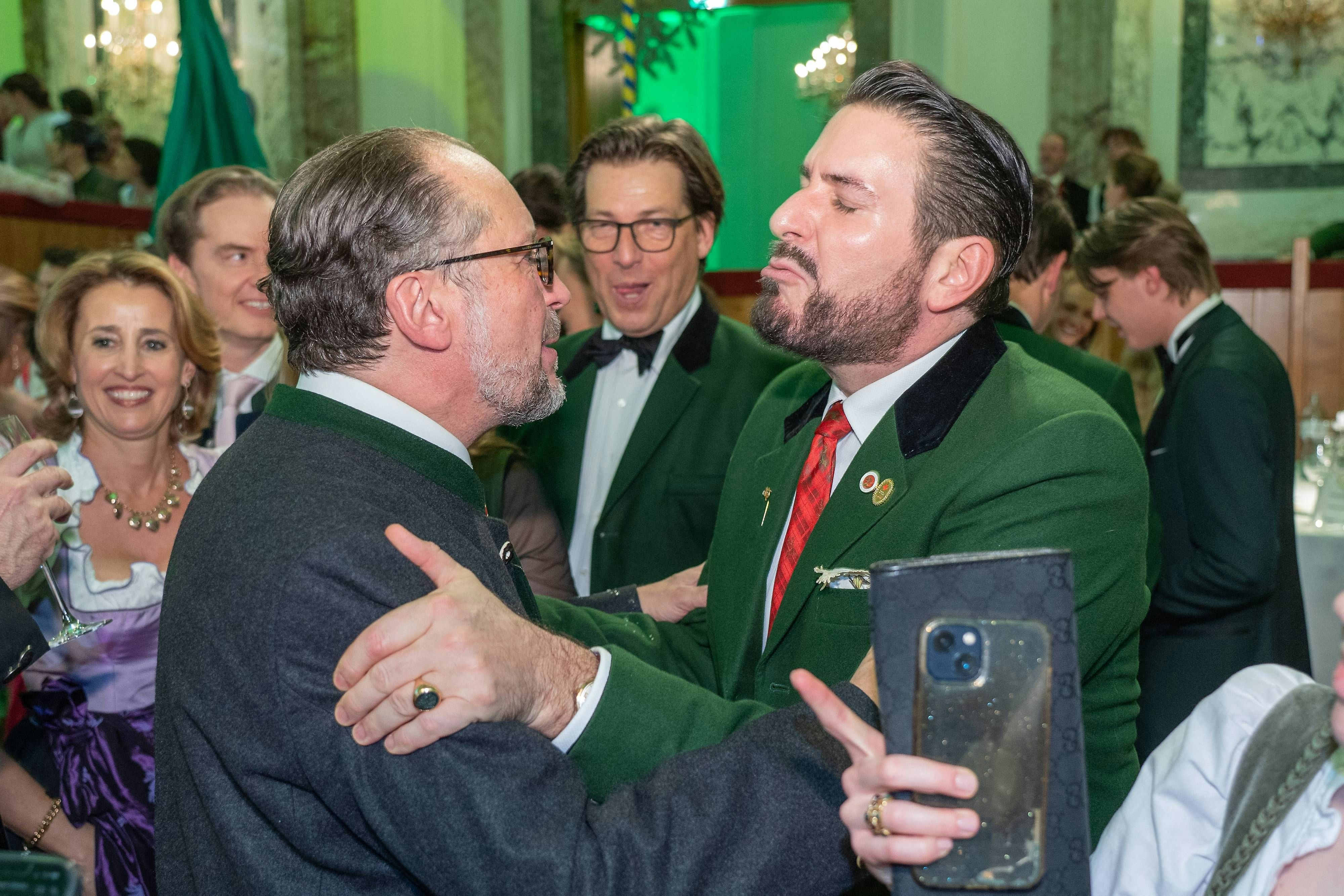 Alexander Schallenberg, Clemens Unterreiner: Lass' dich küssen, du Kanzler der Herzen ...