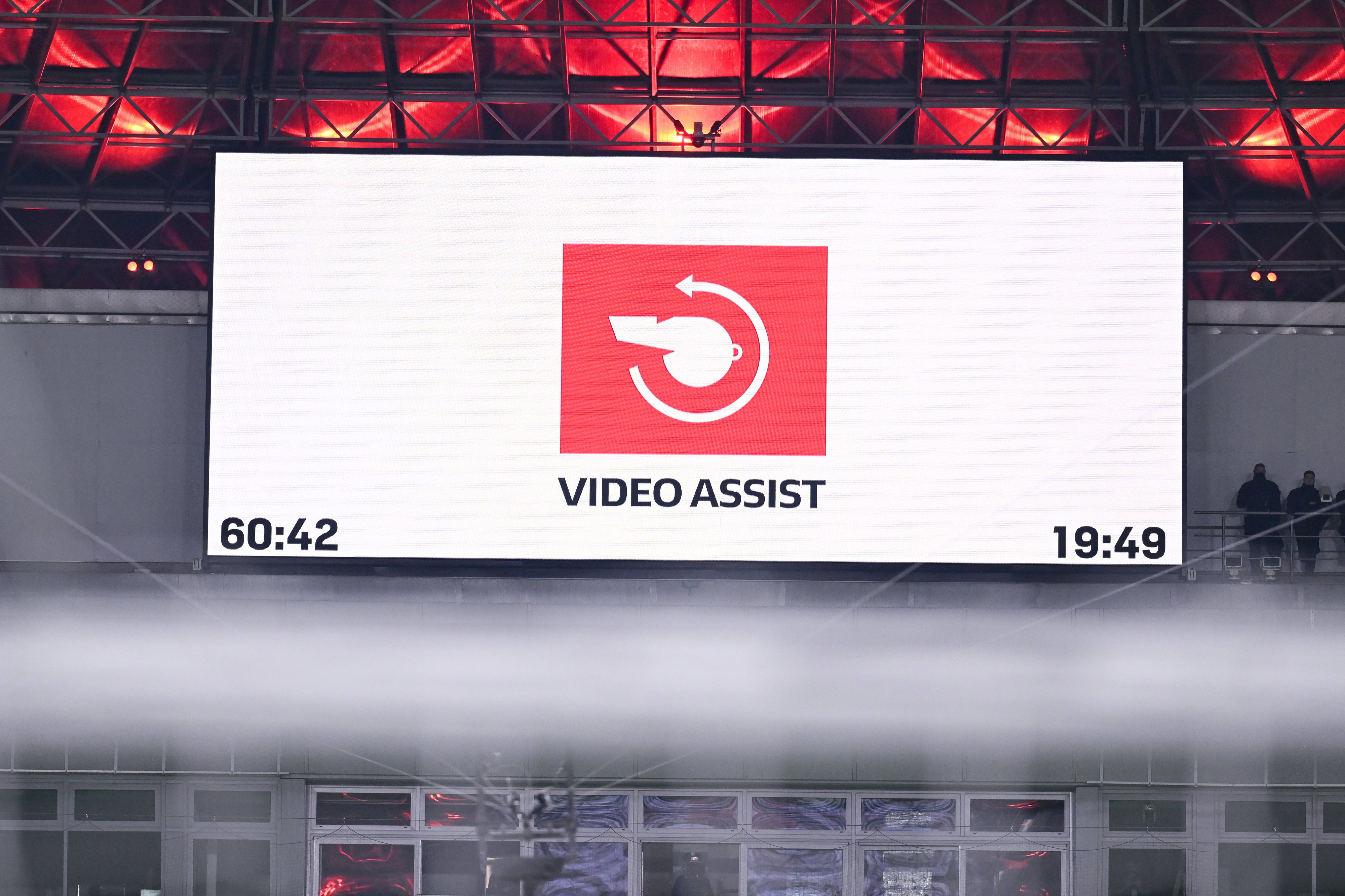 Die Schiedsrichter in Deutschland sollen in eine Pilotprojekt ihre Entscheidungen erklären. 