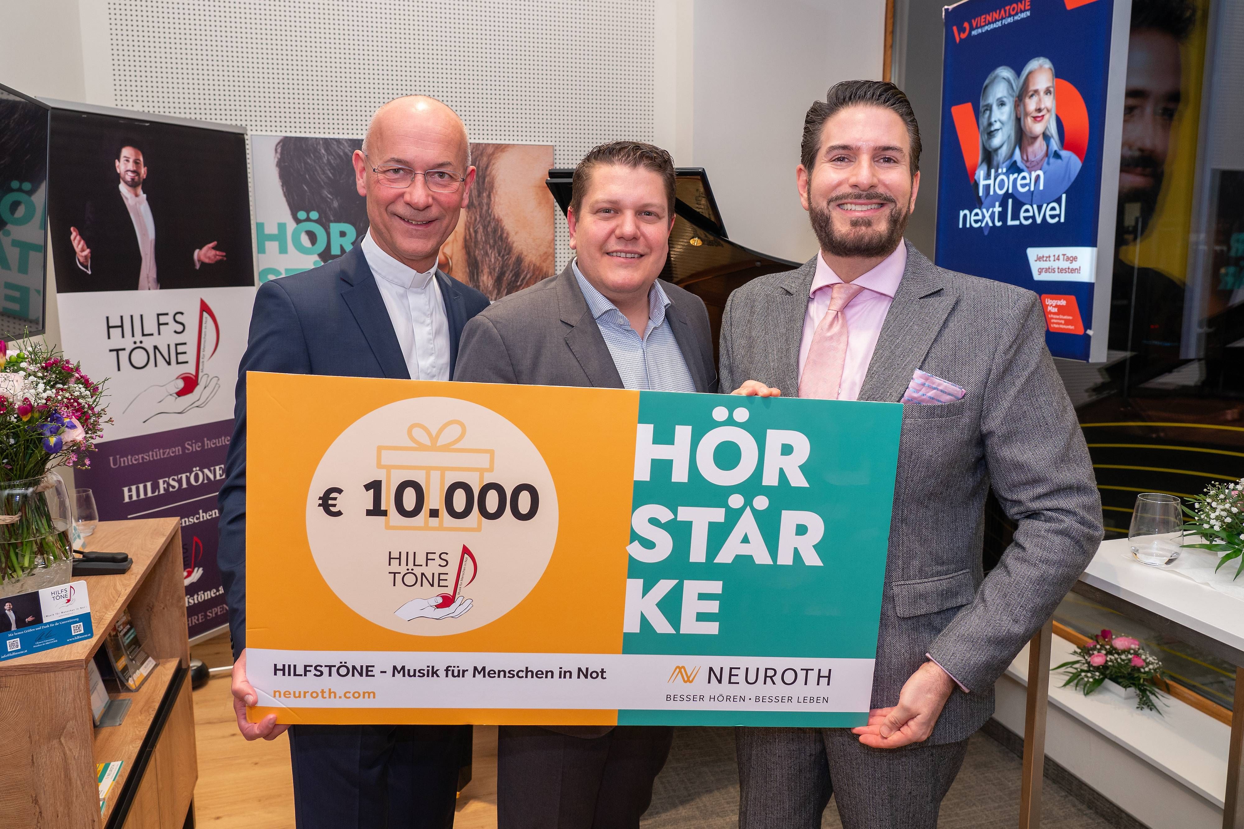 Lukas Schinko, CEO der Neuroth-Gruppe, Kammersänger Clemens Untereiner und Dompfarrer Anton Toni Faber bei der Neueröffnung des neuen Fachinstitutes von Neuroth.