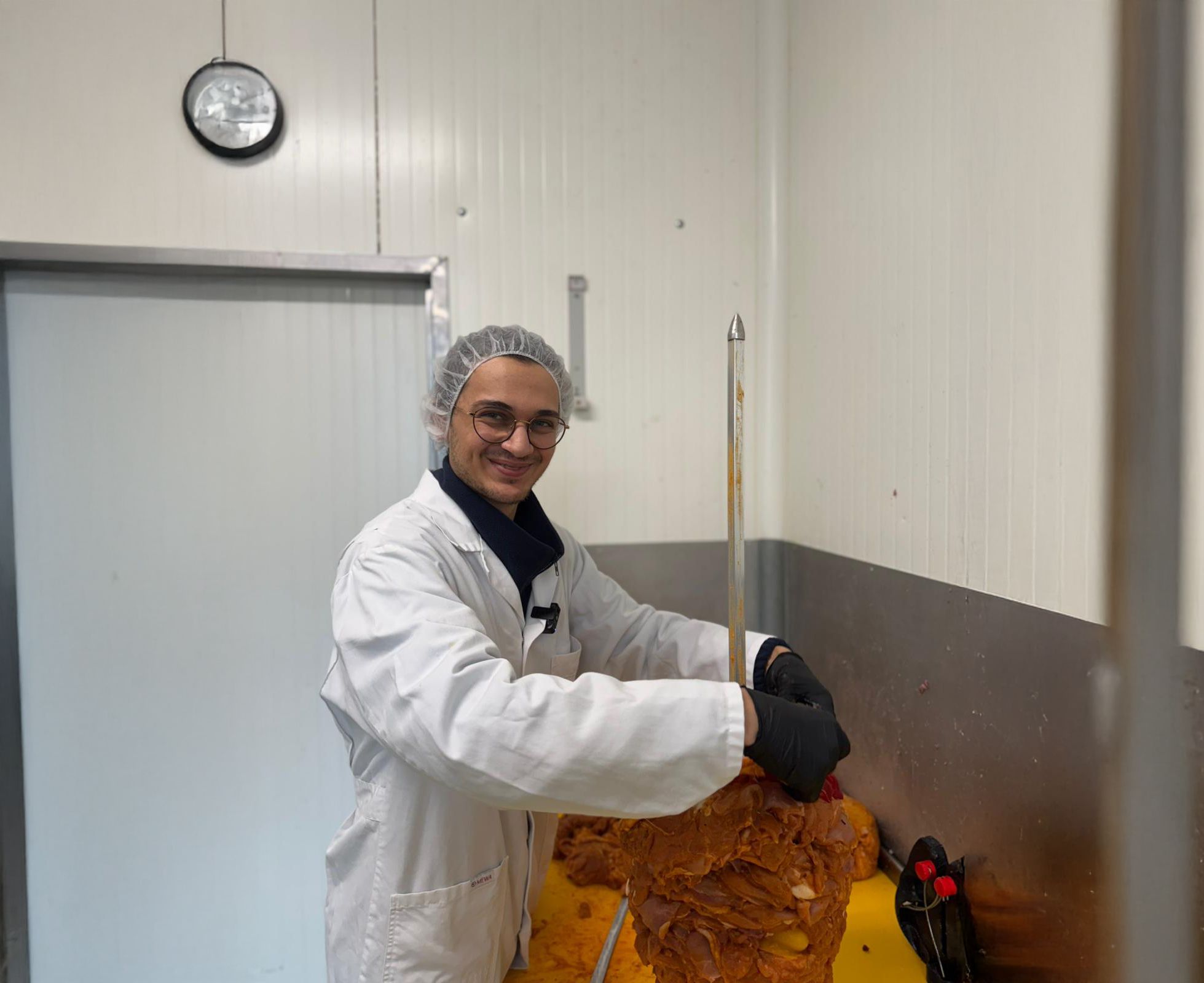 Qualität statt Skandal: In diesem Wiener Betrieb wird Döner unter strengsten Hygienevorschriften zubereitet.