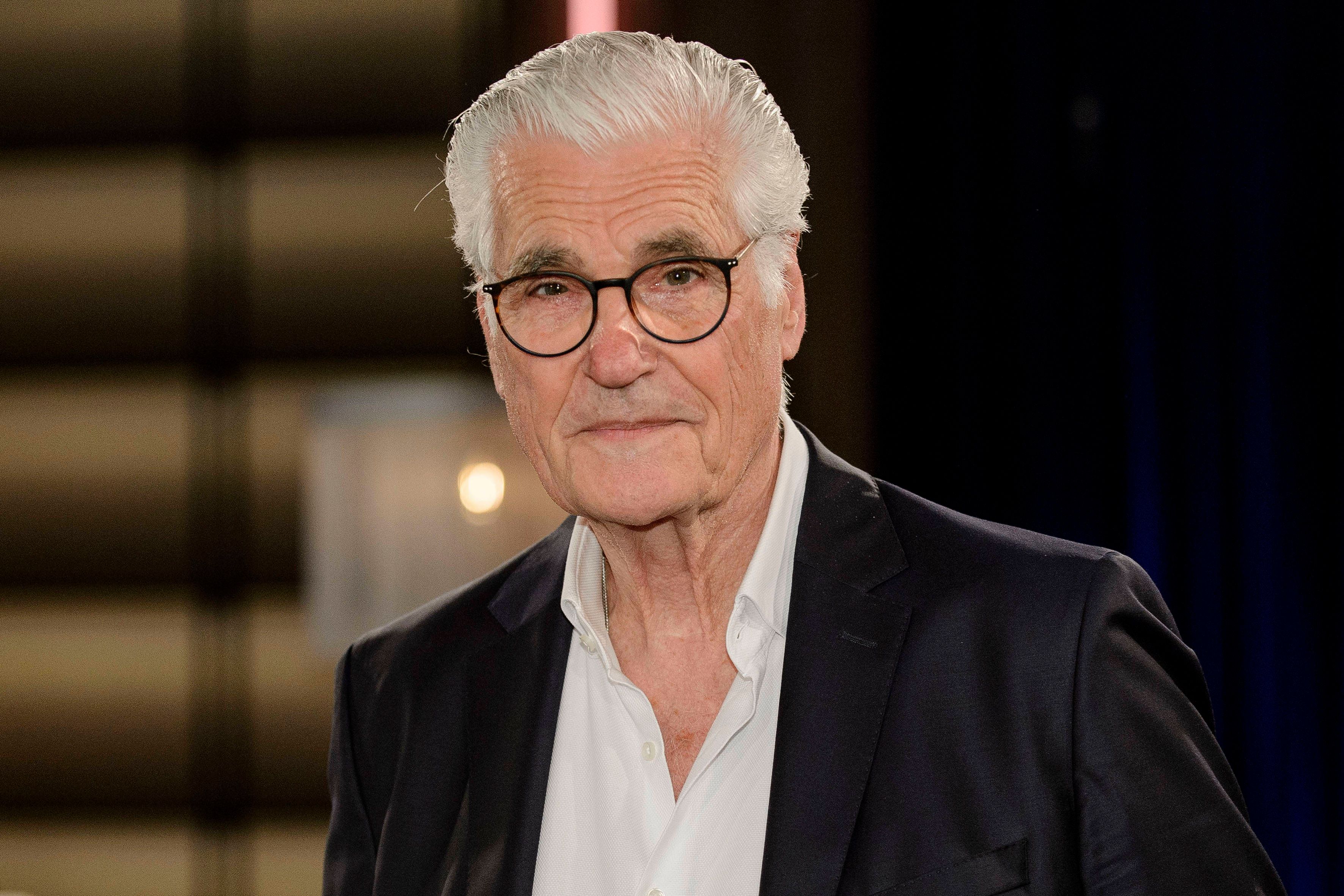 Fast saß Sky du Mont schon im Flieger. 