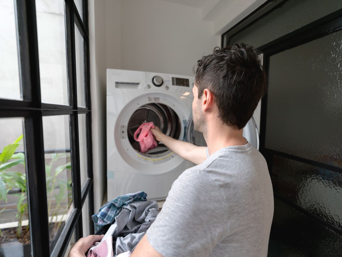 Männer leisten deutlich weniger als ihre Partnerinnen.