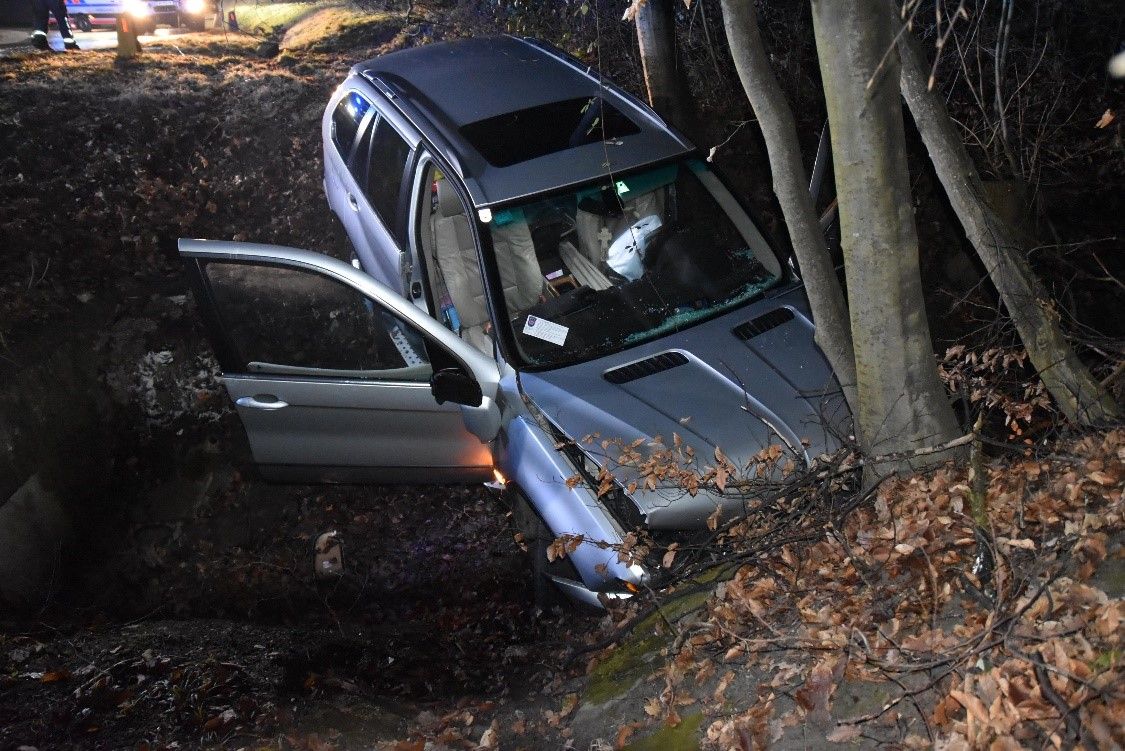 Bei einem Crash auf der Höhenstraße wurden drei Personen verletzt.