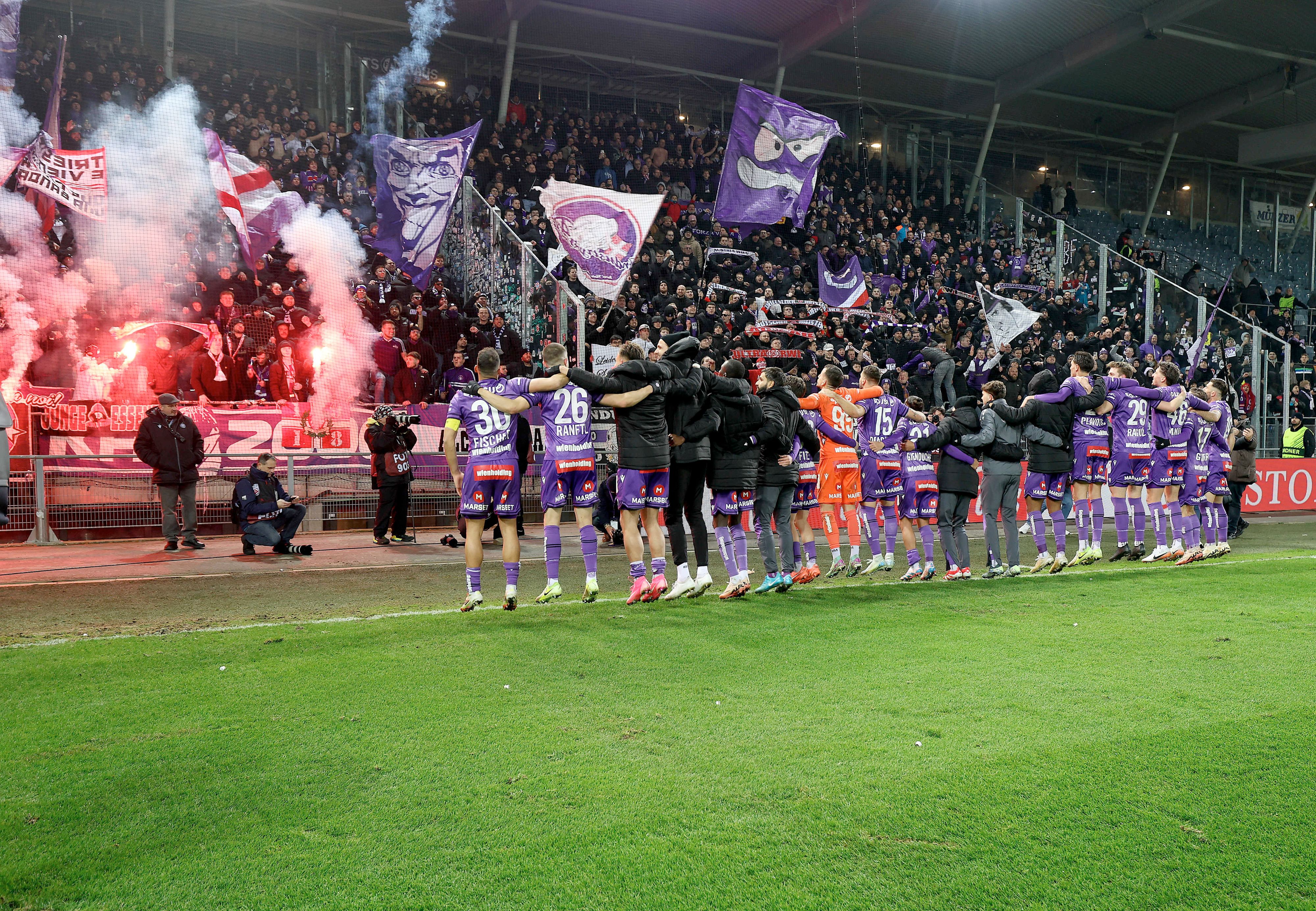 Jubel bei der Austria und den mitgereisten Fans.