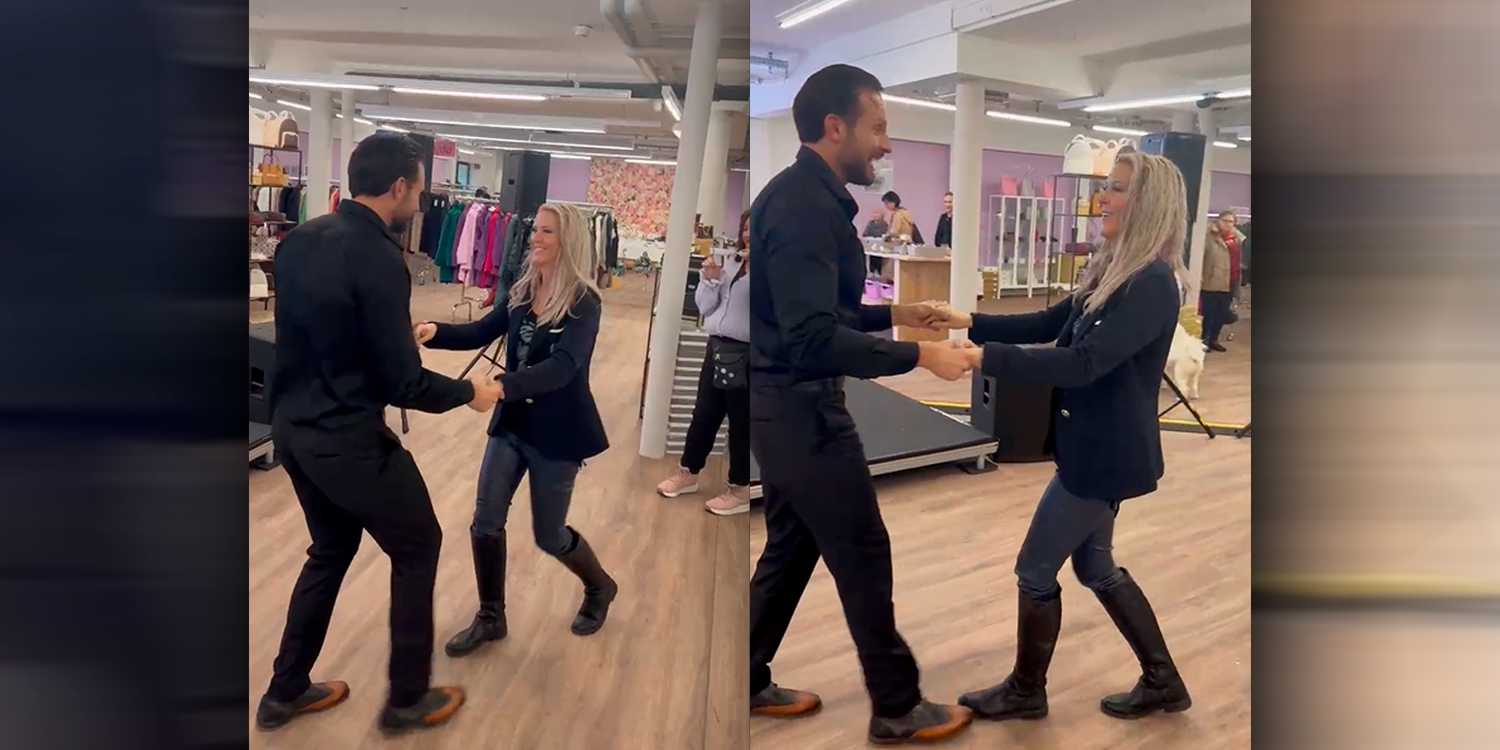 Simone Lugner zeigt ihre Tanzschritte.