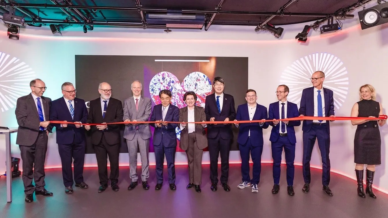 Canon Austria blickt auf 50 Jahre Erfolg und eröffnet neue Firmenzentrale.