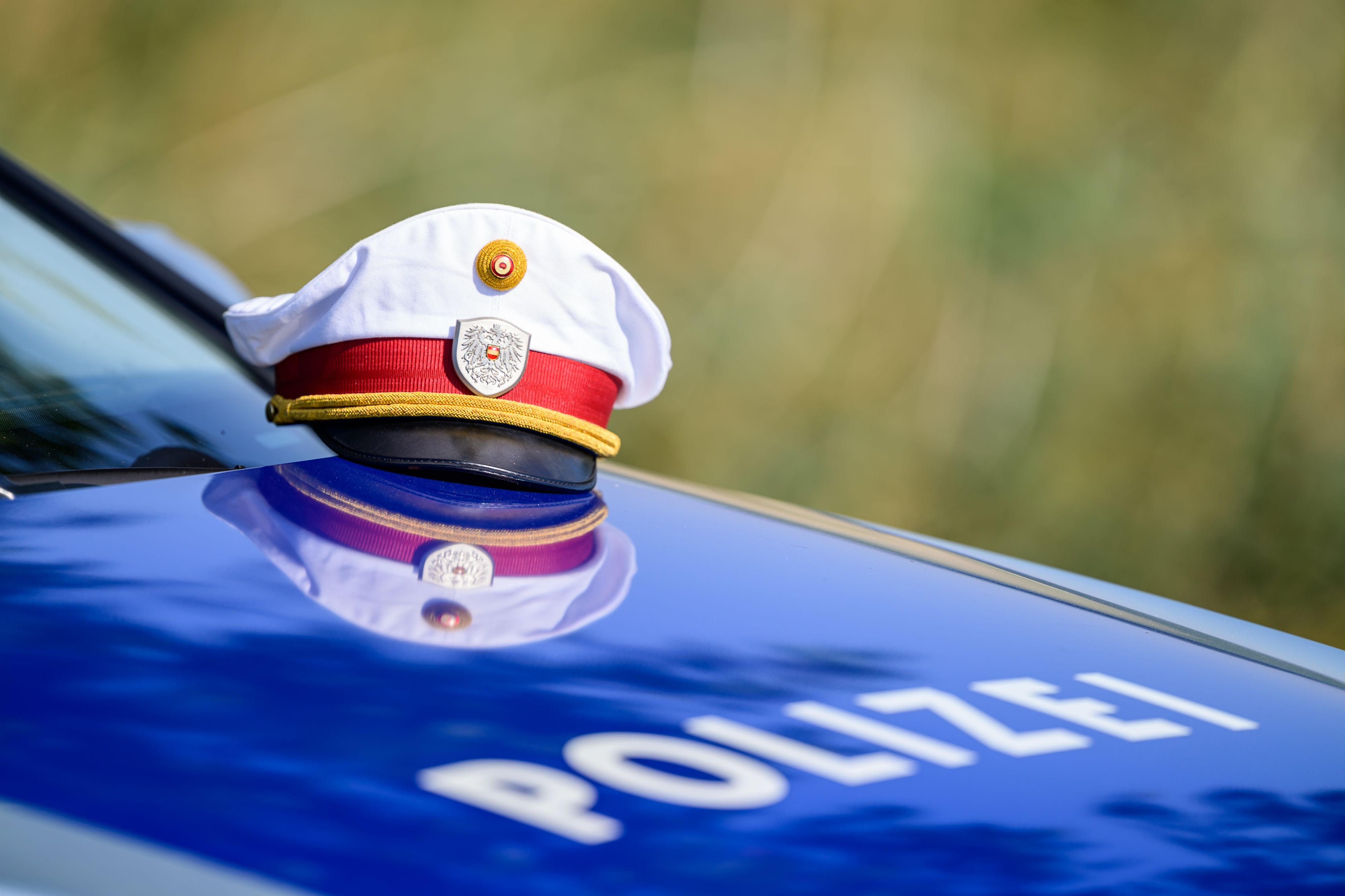 Der Polizist wurde wegen sexueller Belästigung erst entlassen. Jetzt muss er seinen Hut doch nicht nehmen.