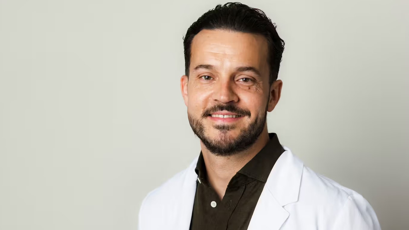 Remo Lageder ist Trichologe und CEO der Haarkliniken in Zürich und Bern.