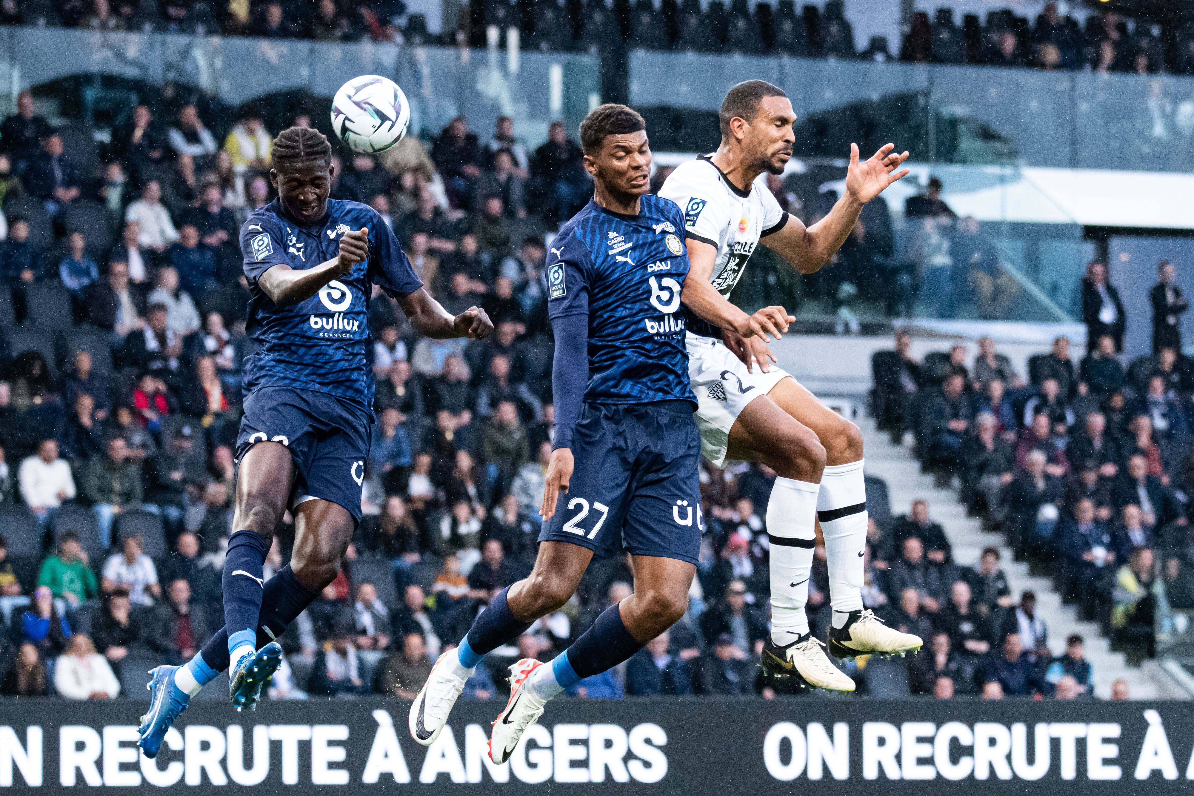 Ahoussou (l.) kommt von Frankreich nach Hütteldorf.