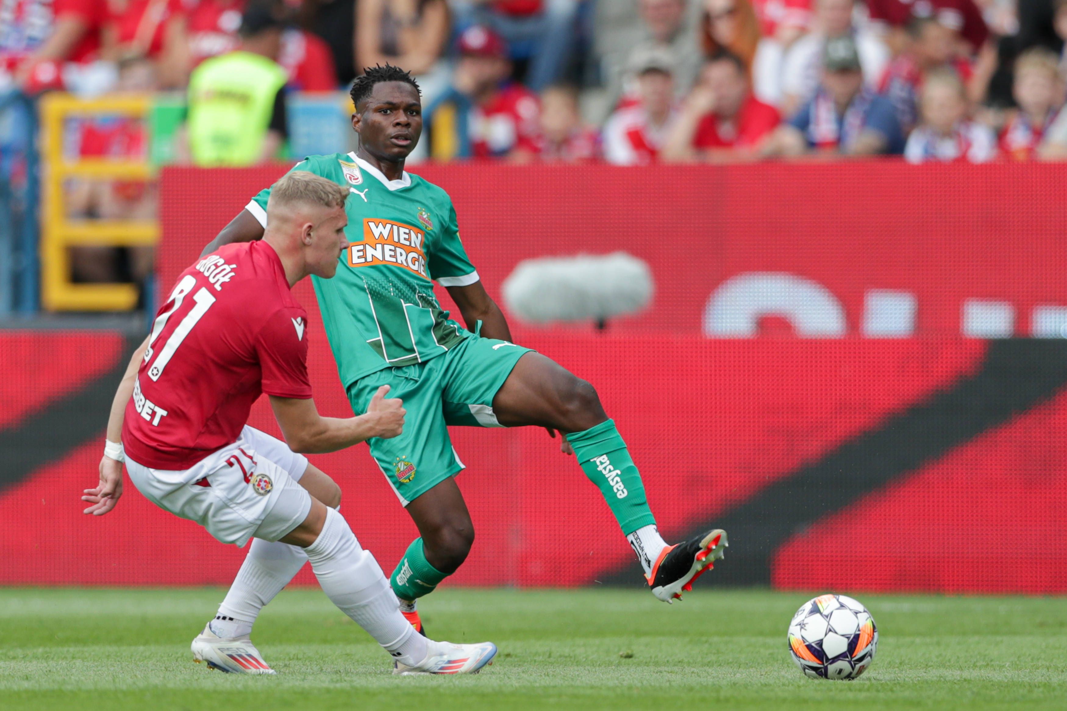 Mamadou Sangare wird im Frühjahr weiterhin für Rapid auflaufen.