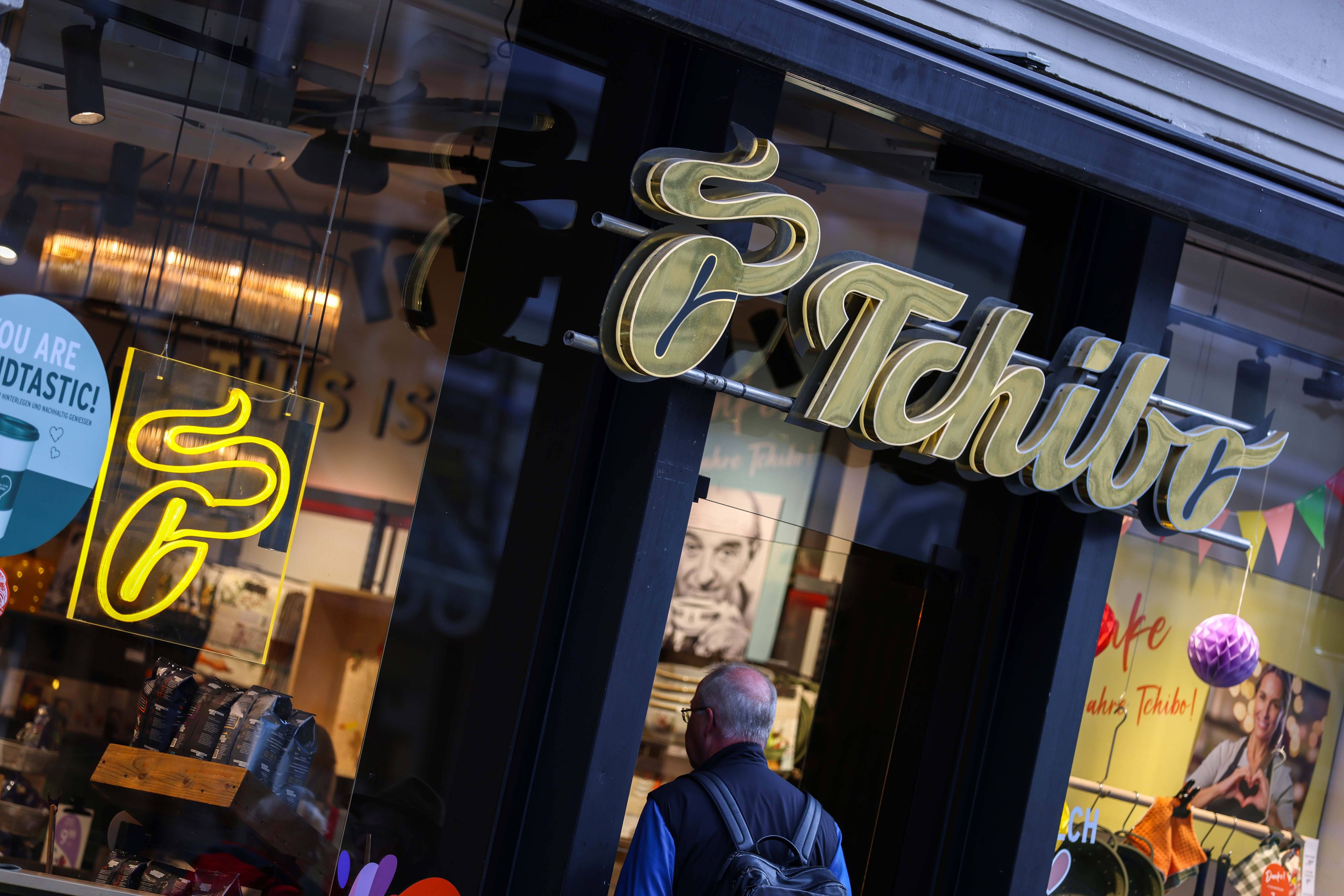 Der Kaffee von Tchibo wird ab Montag deutlich teurer.