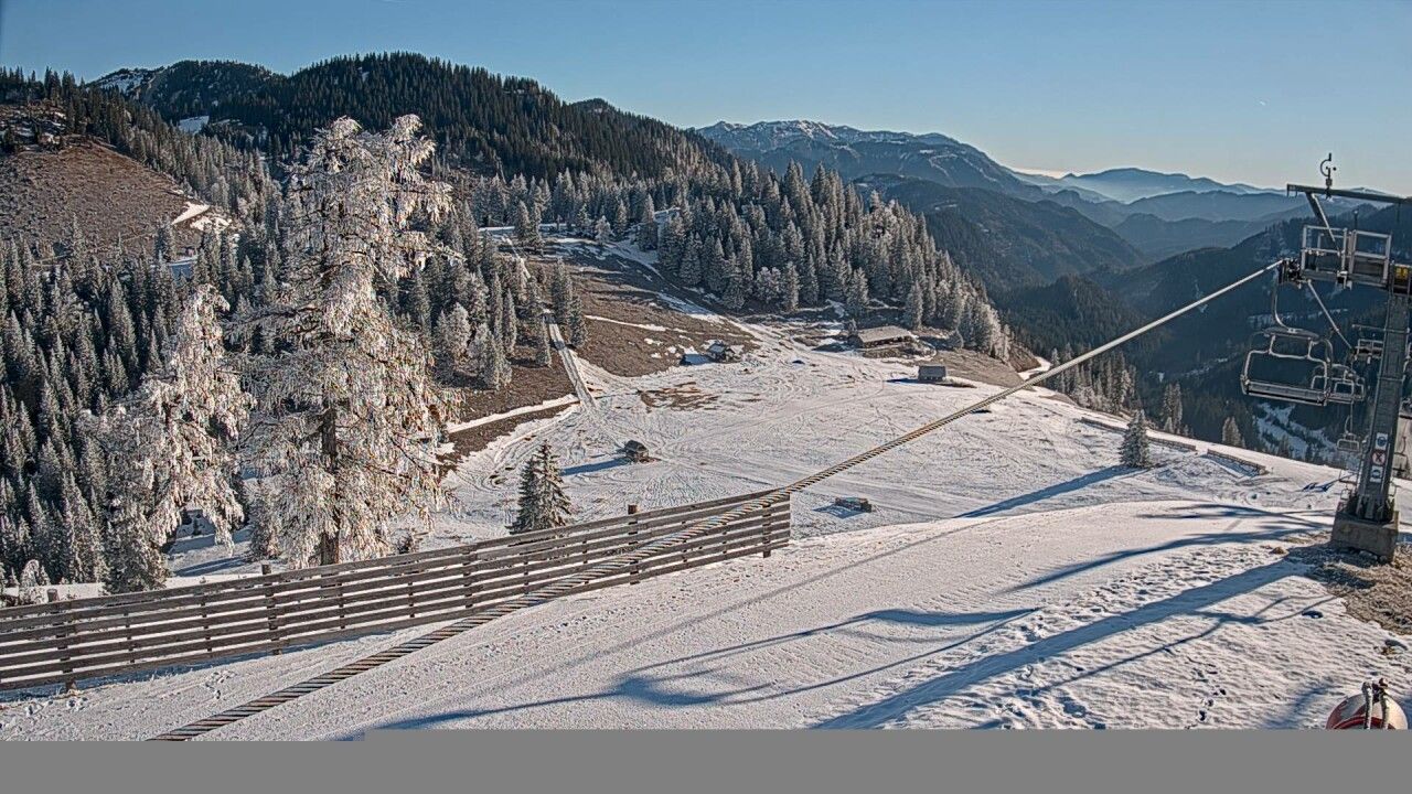 Die Bilder der Webcam zeigen die missliche Schneesituation am Niederalpl ganz deutlich.