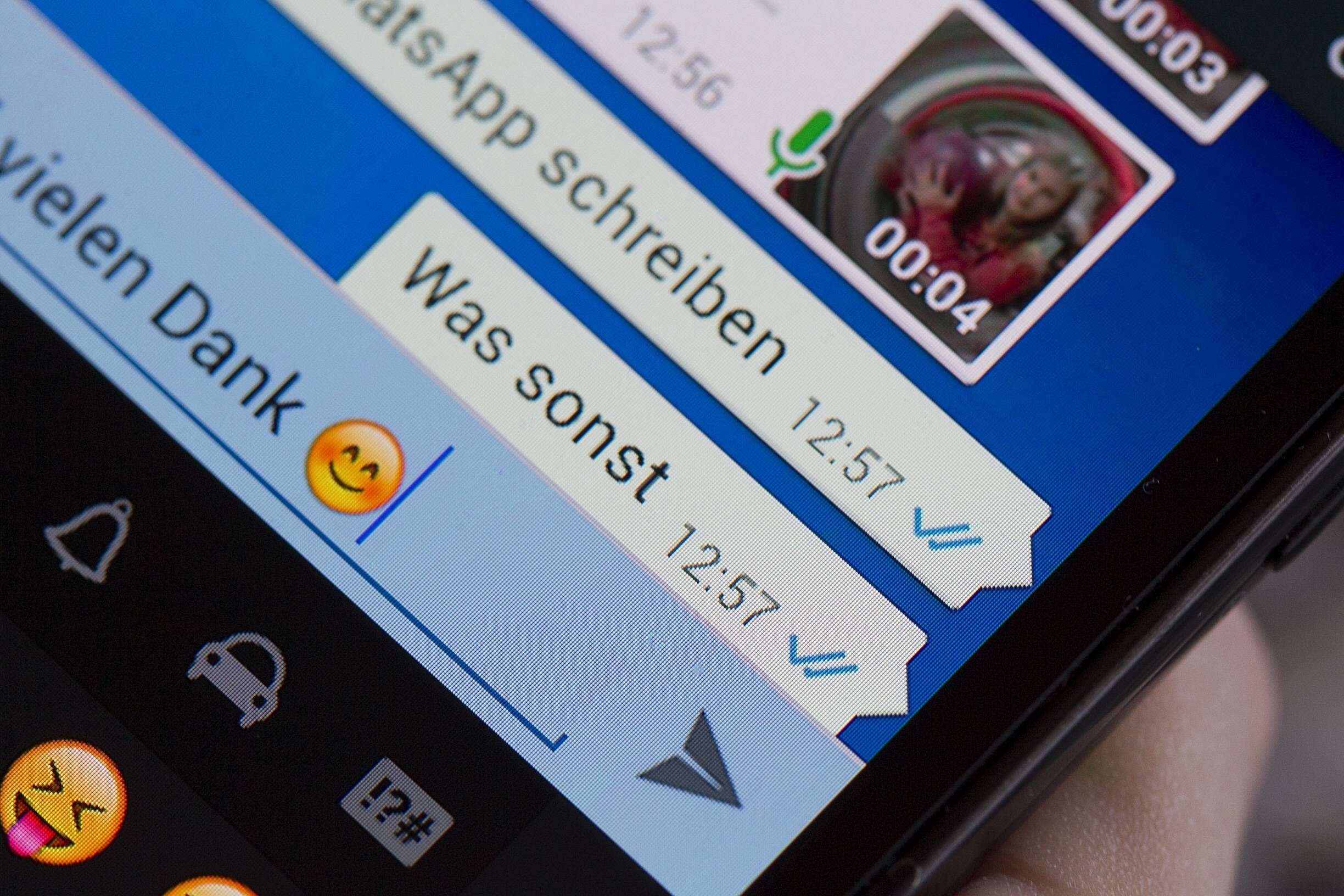 Whatsapp nutzt bereits ein Häkchensystem, um den Status von Nachrichten anzuzeigen. Ein drittes blaues Häkchen soll für mehr Transparenz sorgen.