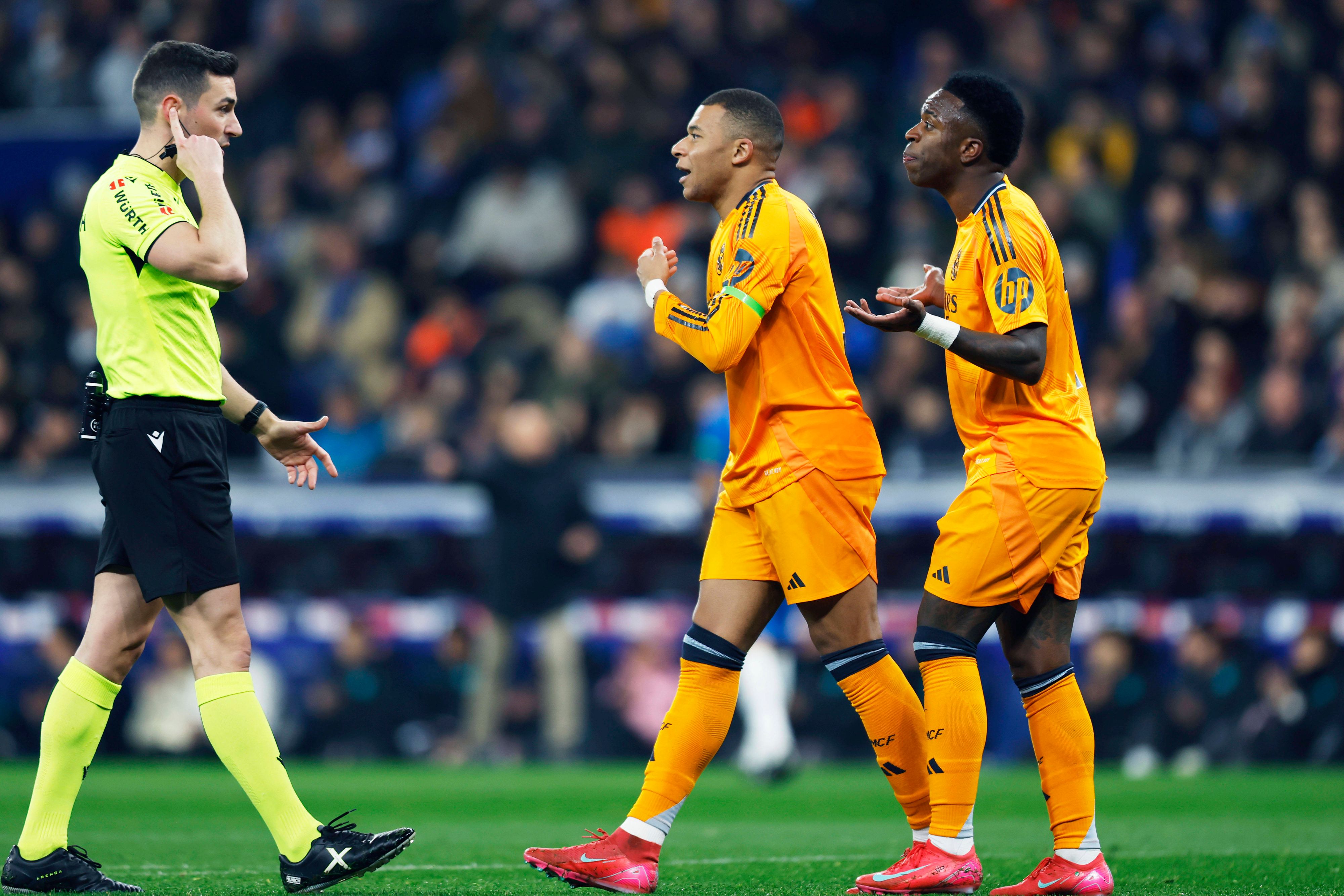 Real Madrid fühlt sich vom Schiedsrichter benachteiligt.