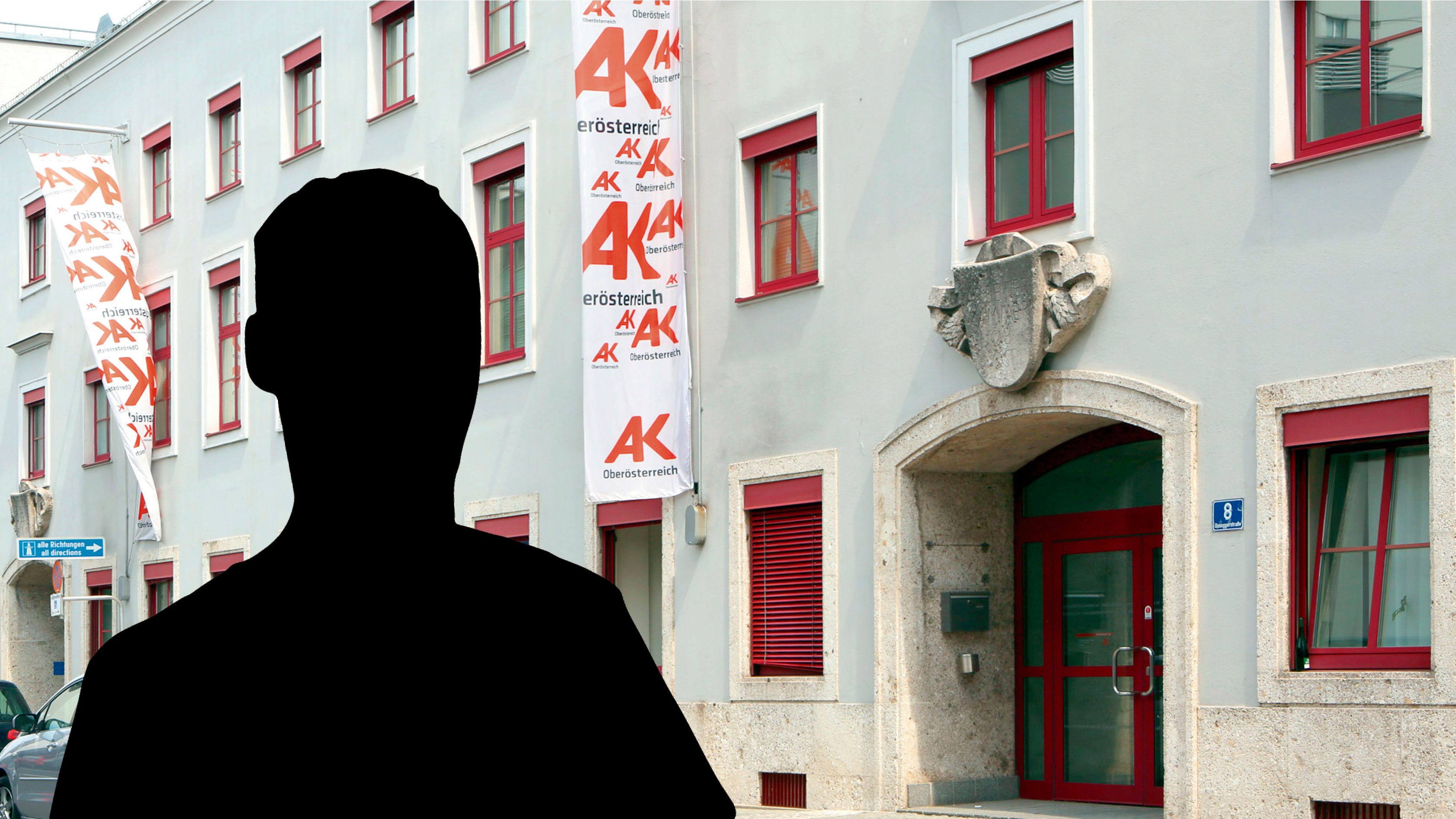 Nach seiner Kündigung schaute der Mann durch die Finger. Er wandte sich an die AK. (Symbolbild)