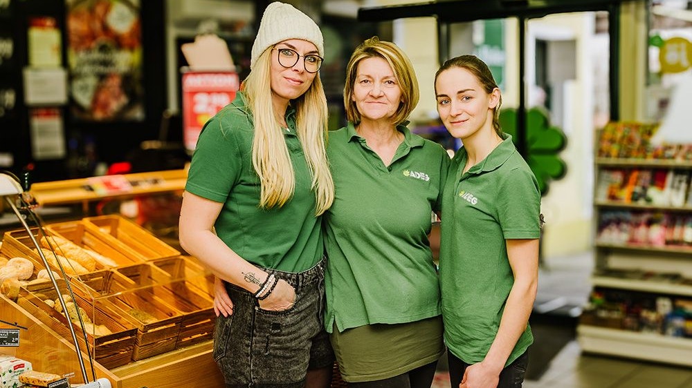 Das Team von ADEG Schagerl freut sich über die Entlastung durch die Hybridkassen