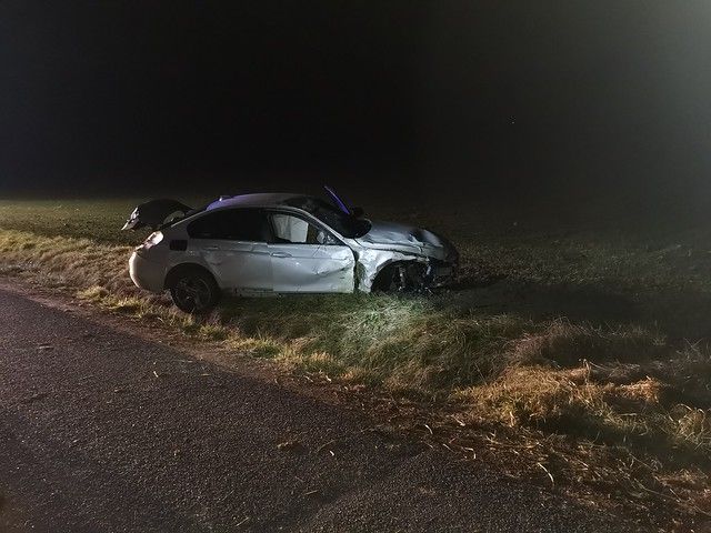 Die Einsatzkräfte fanden das stark beschädigte Fahrzeug, vom Lenker fehlte jede Spur.