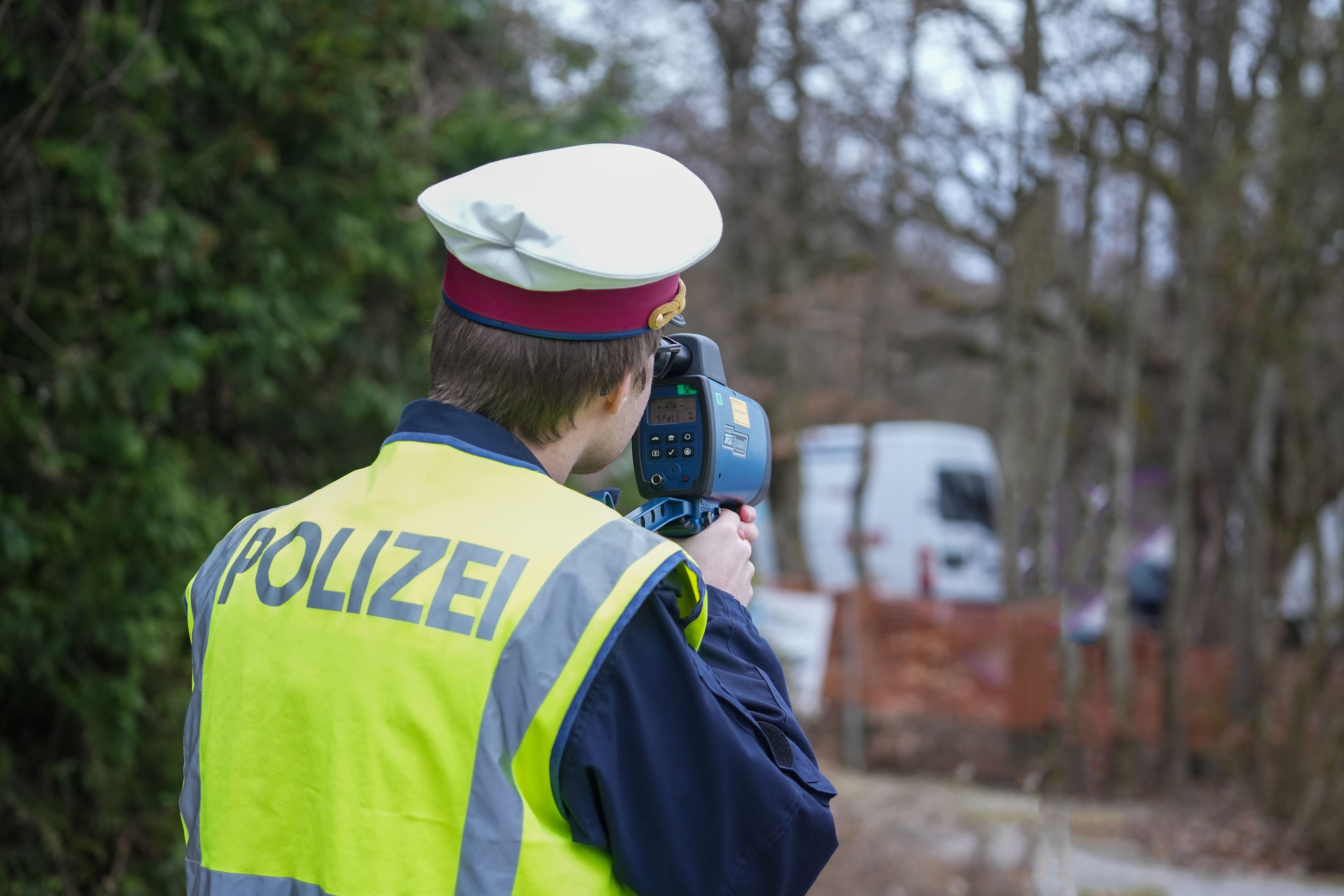 Der Raser fuhr mit 97 km/h durch eine 30er-Zone. Symbolbild.