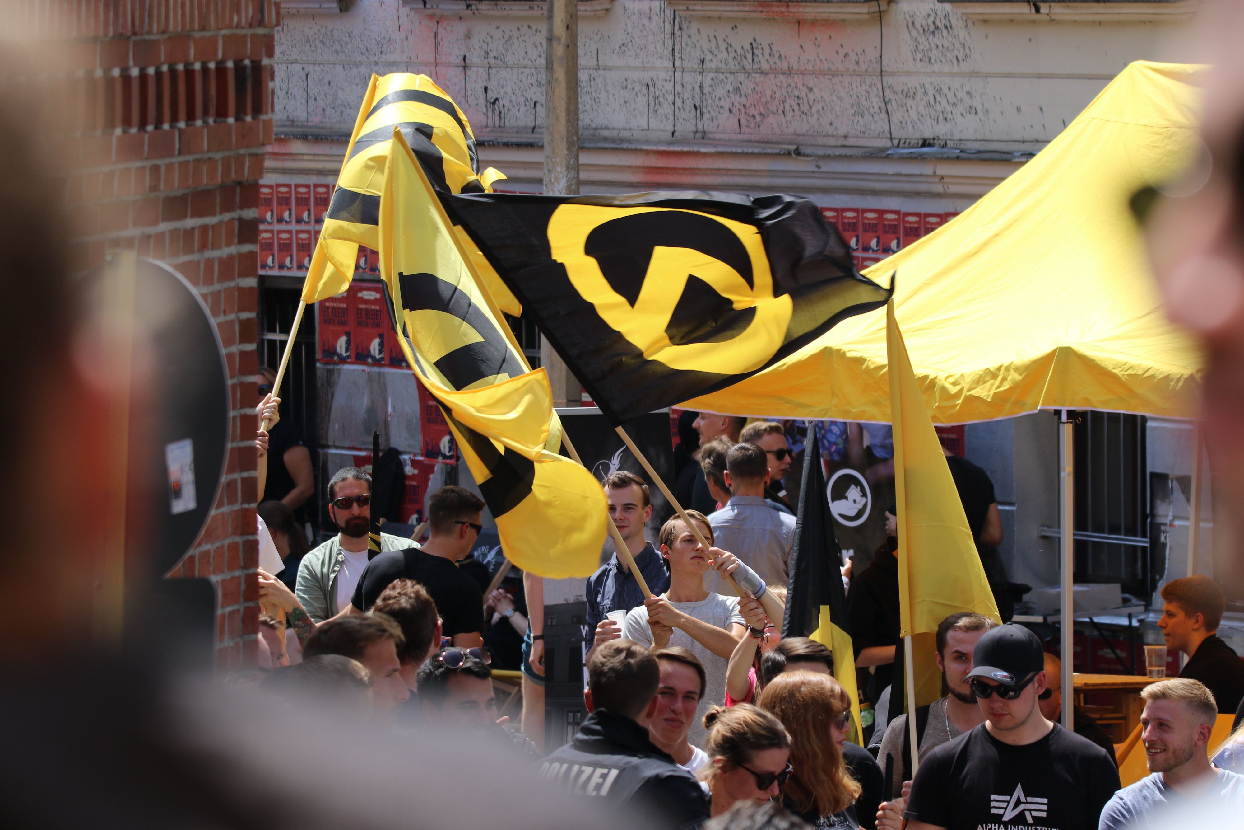 Die Identitäre Bewegung tritt immer wieder gegen Migration auf. Symbolbild.