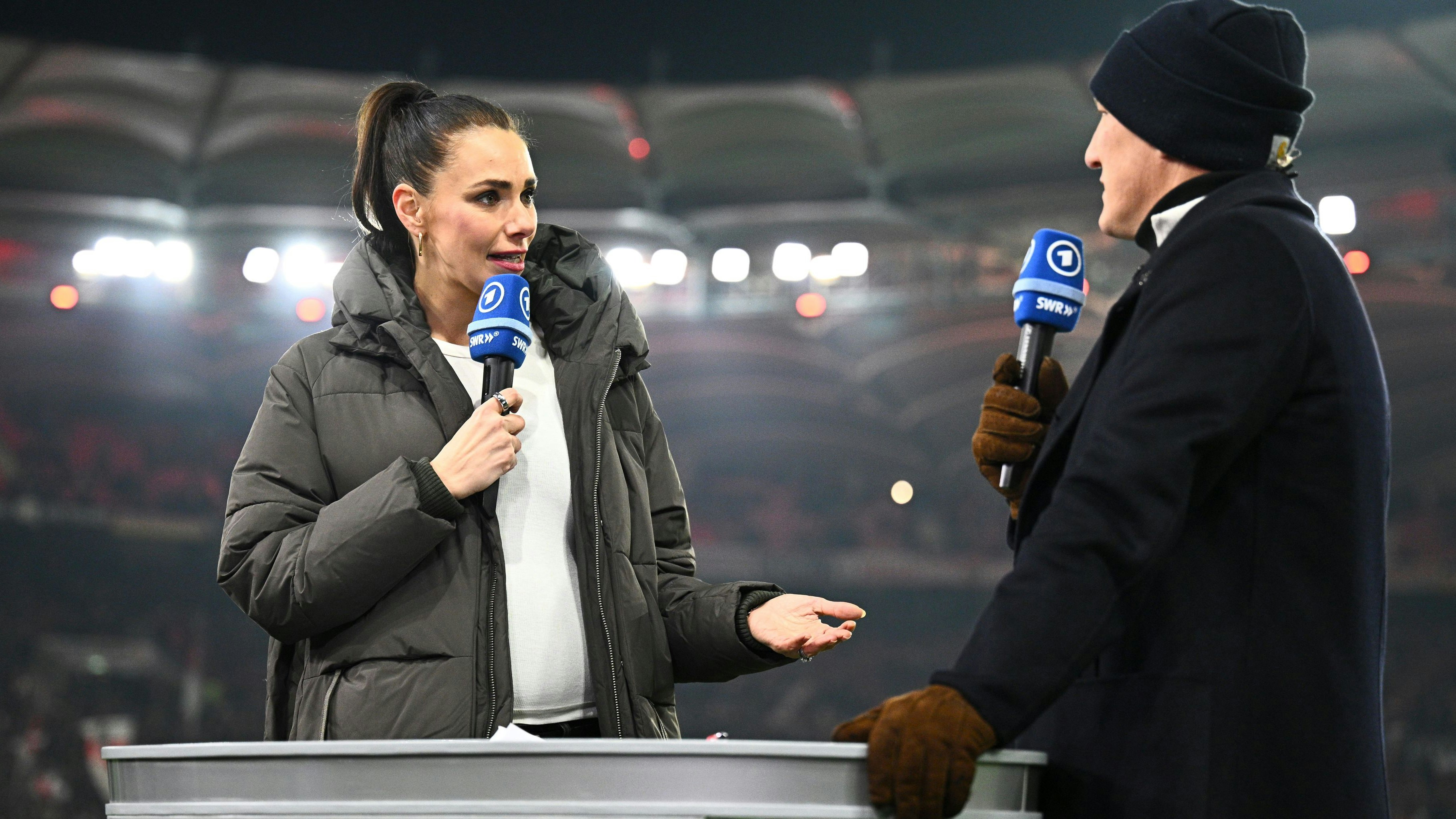 Download von www.picturedesk.com am 05.02.2025 (20:03).  04 February 2025, Baden-Württemberg, Stuttgart: Soccer, DFB Cup, VfB Stuttgart - FC Augsburg, quarter-final, MHPArena, ARD presenter Esther Sedlaczek and pundit Bastian Schweinsteiger are in the stadium. IMPORTANT NOTE: In accordance with the regulations of the DFL German Football League and the DFB German Football Association, it is prohibited to use or have used photographs taken in the stadium and/or of the match in the form of sequential images and/or video-like photo series. Photo: Tom Weller/dpa - 20250204_PD8469 - Rechteinfo: Rights Managed (RM)