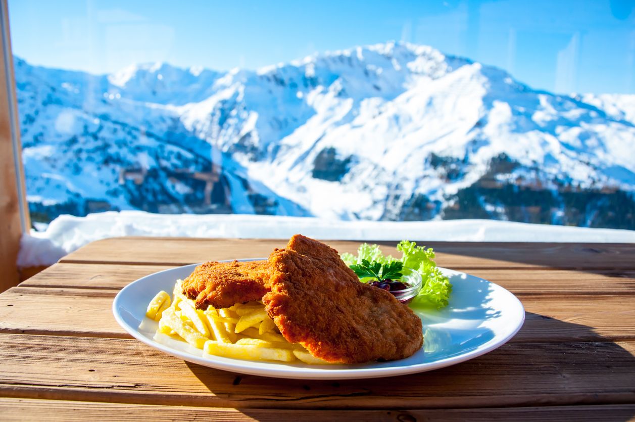 Ein Wiener Schnitzel beim Skifahren kann teuer werden.