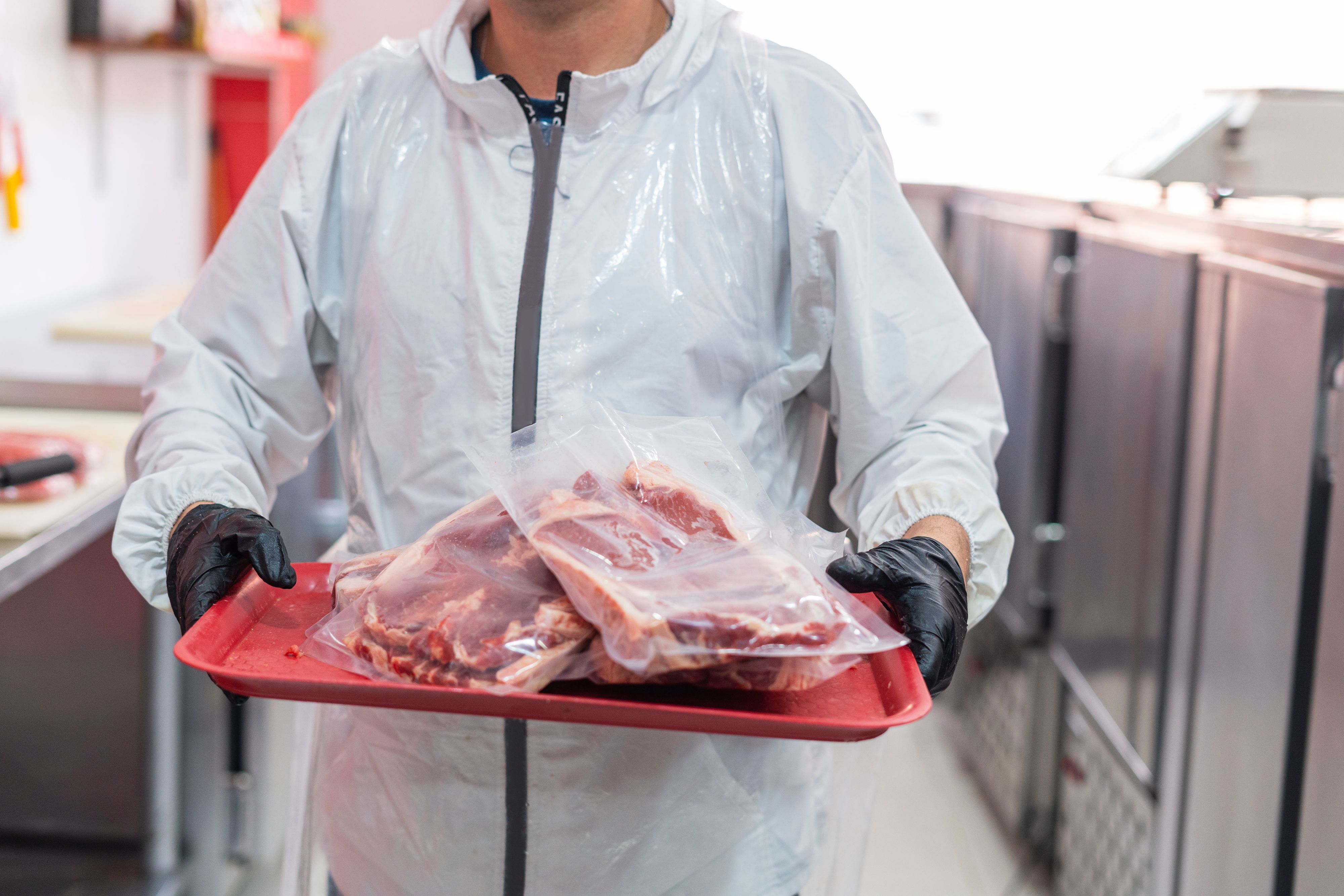 Bei Gföhl wurde ein Lkw mit zwei Tonnen ungekühlten Fleischwaren aufgegriffen. Nun wurde der Betrieb überprüft.