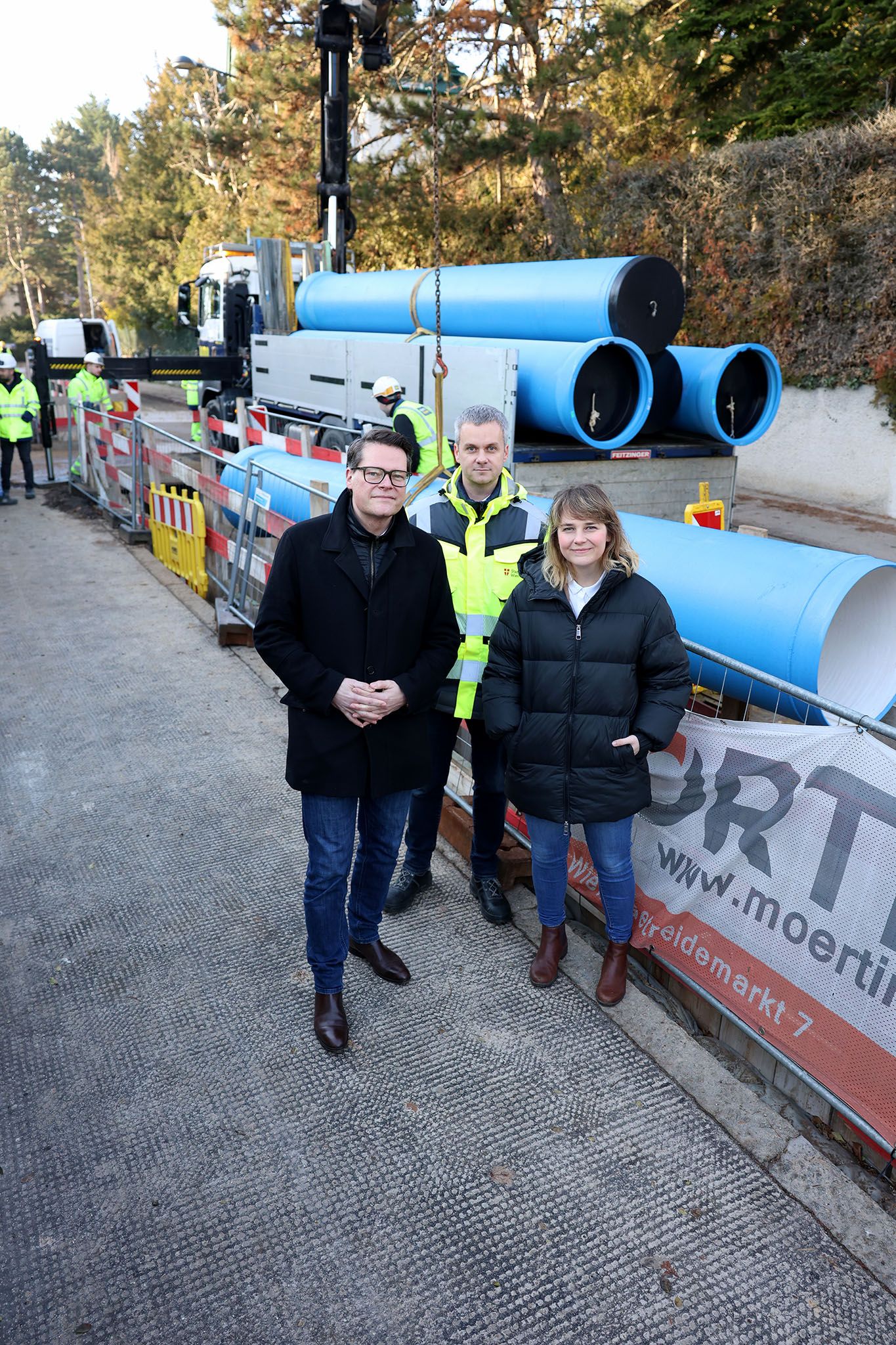 Die Fertigstellung der 3. Hauptleitung mit Klimastadtrat Jürgen Czernohorszky, Wiener Wasser Betriebsvorstand Paul Hellmeier und Bezirksvorsteherin Ottakring Stefanie Lamp (v.l.)