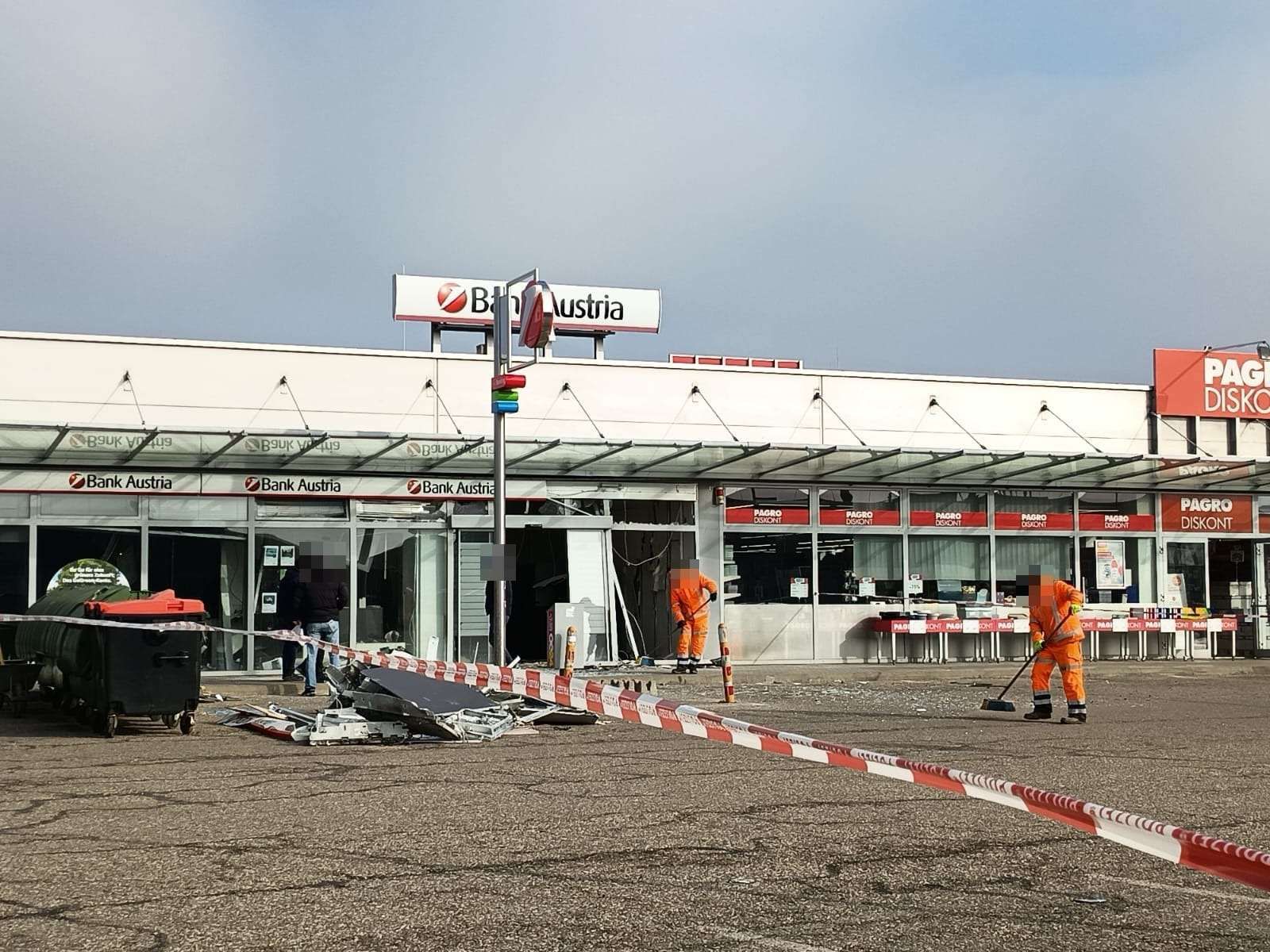 Bankomat in NÖ gesprengt, dann Flucht mit PS-Monster