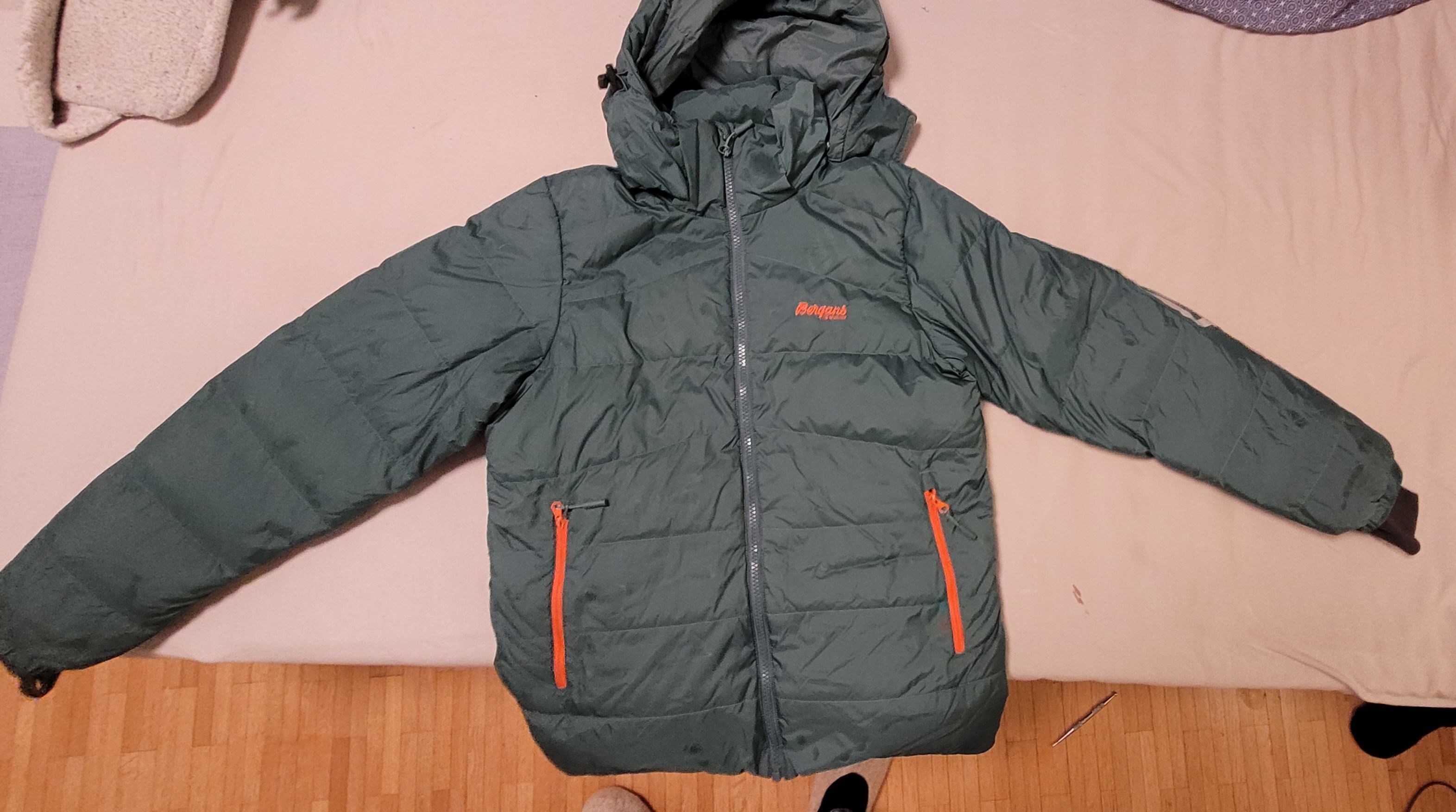 Vor dem Versenden waren die Jacken fast wie neu. Jetzt sind sie kaputt.