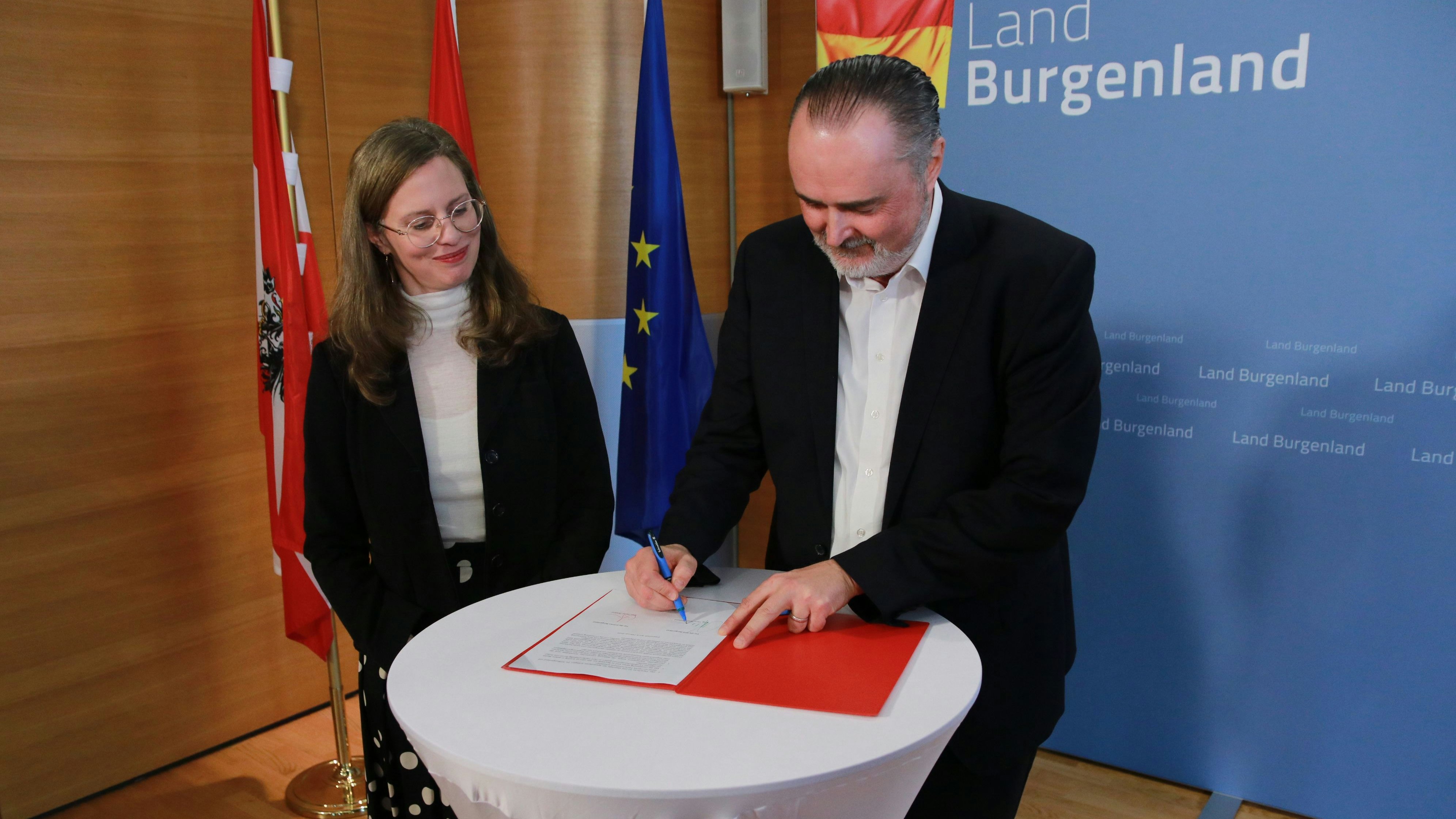 Der "Zukunftsplan" sei "ein ambitioniertes Programm, um die Lebensumstände der Burgenländer nachhaltig zu verbessern", betonten Doskozil und Haider-Wallner.