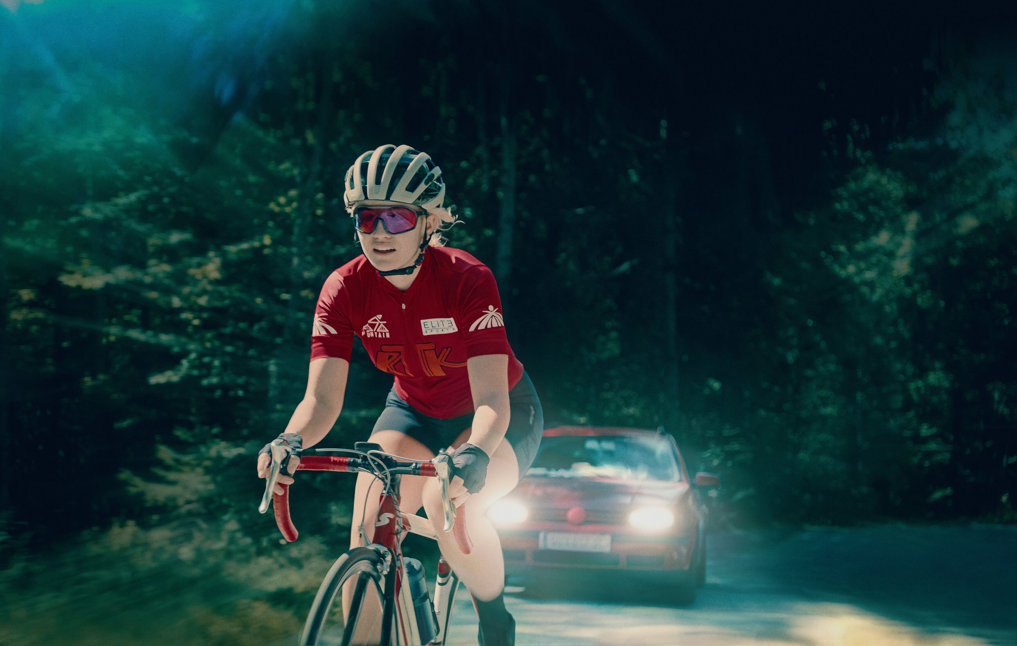 Nathalie (Luise von Finckh) wird entführt.