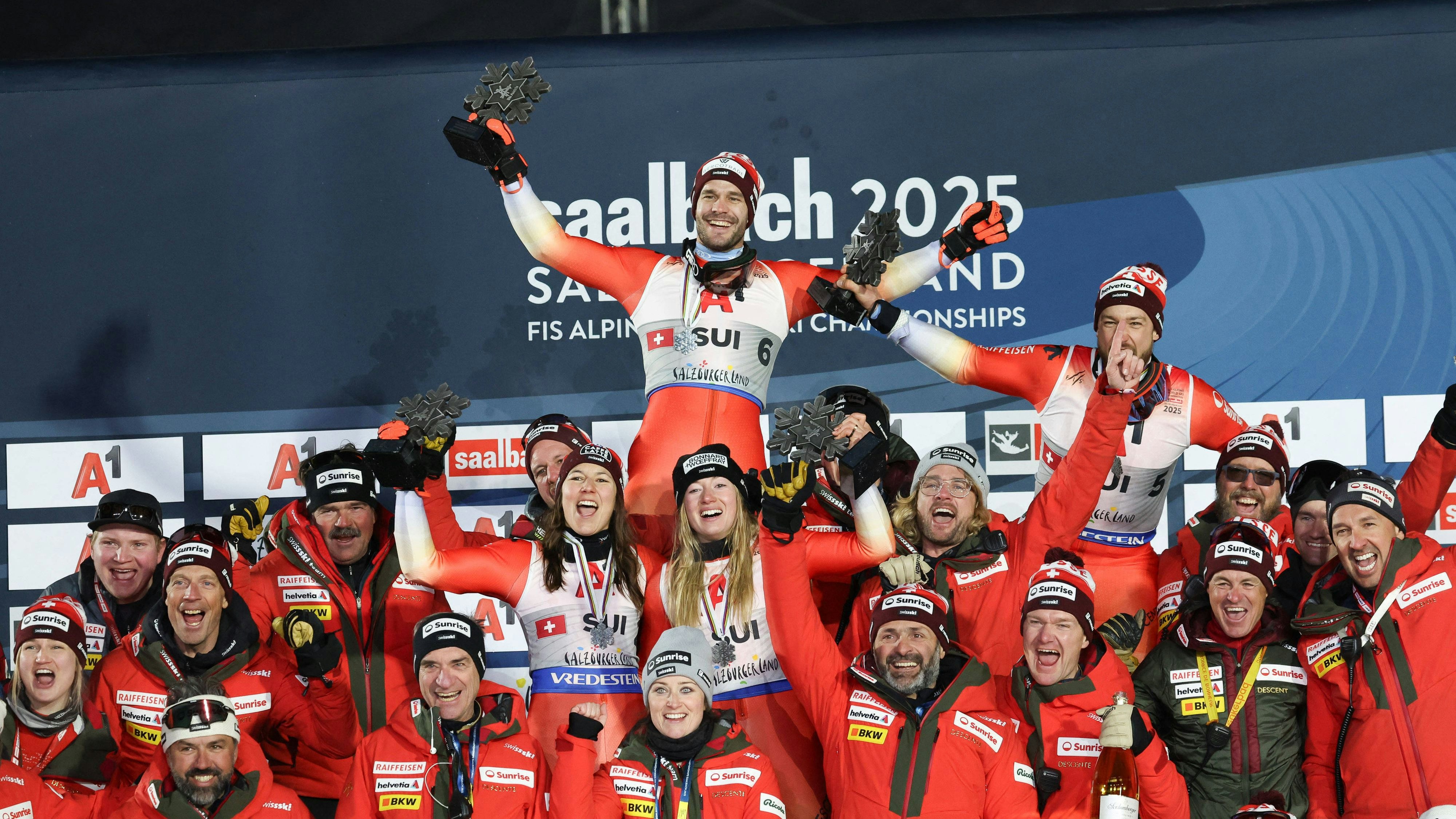 Wendy Holdener und die Schweizer jubeln über Silber zum WM-Auftakt.