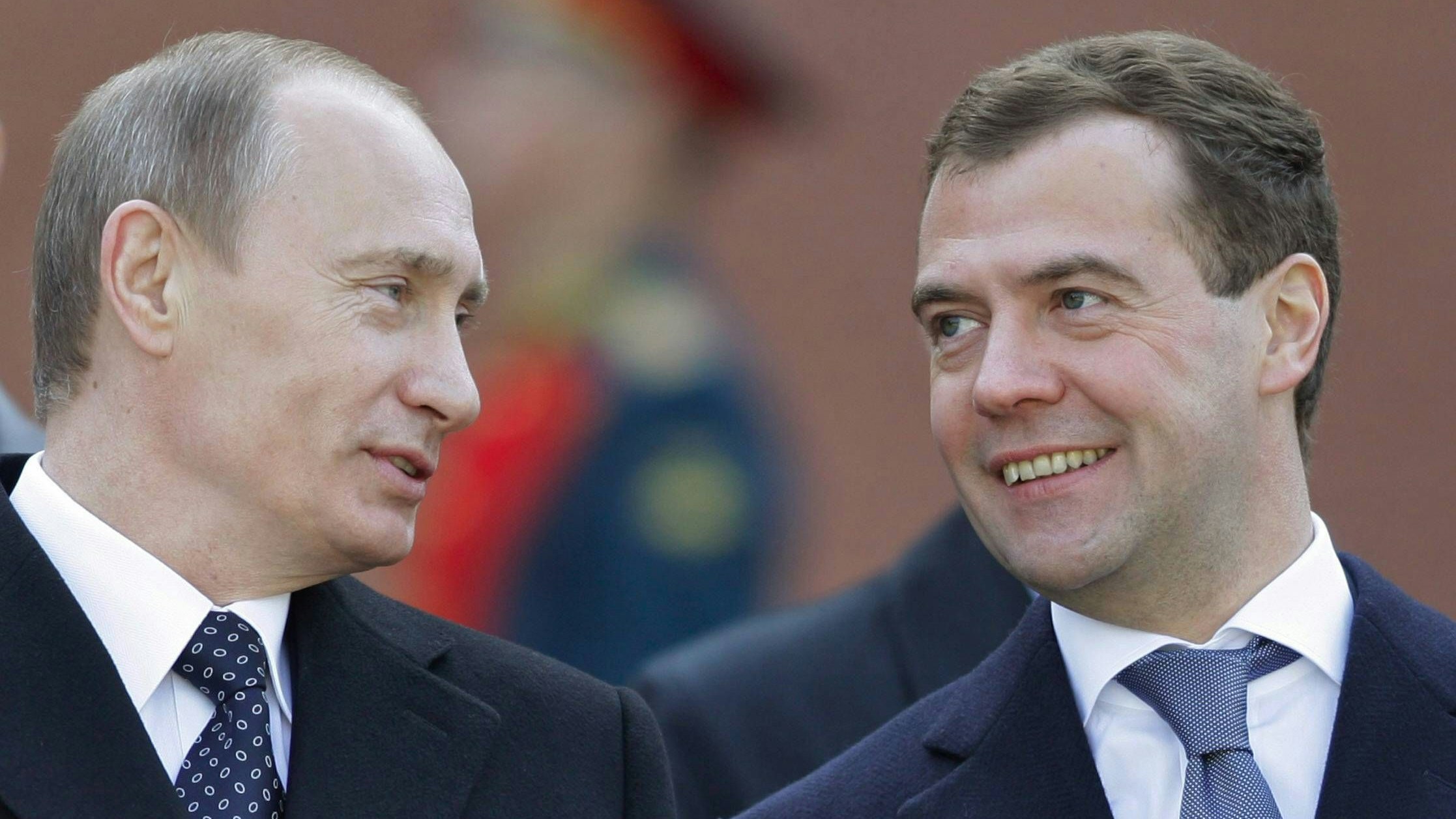 St. Petersburger Machtzirkel: Wladimir Putin und Intimus Dmitri Medwedew im Mai 2008.