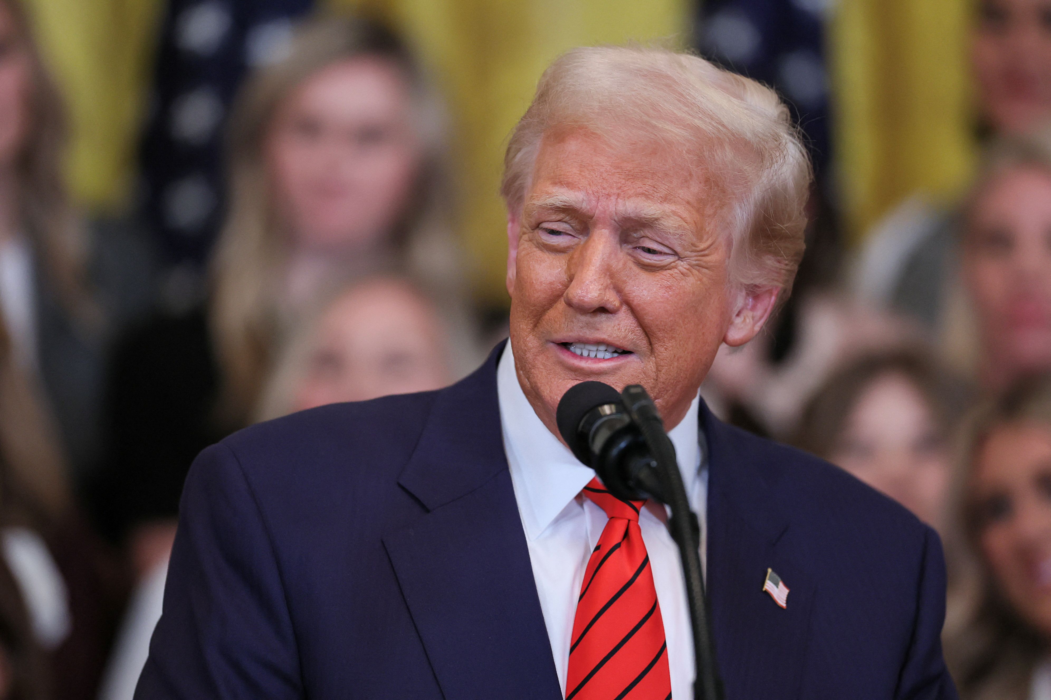 US-Präsident Trump hat ein Dekret erlassen, das Transgender-Frauen von Frauensportarten ausschließt.