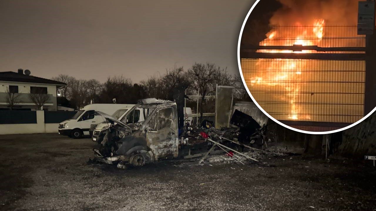 Nach einem Brand verwandelte sich ein Mercedes-Transporter in Schutt und Asche