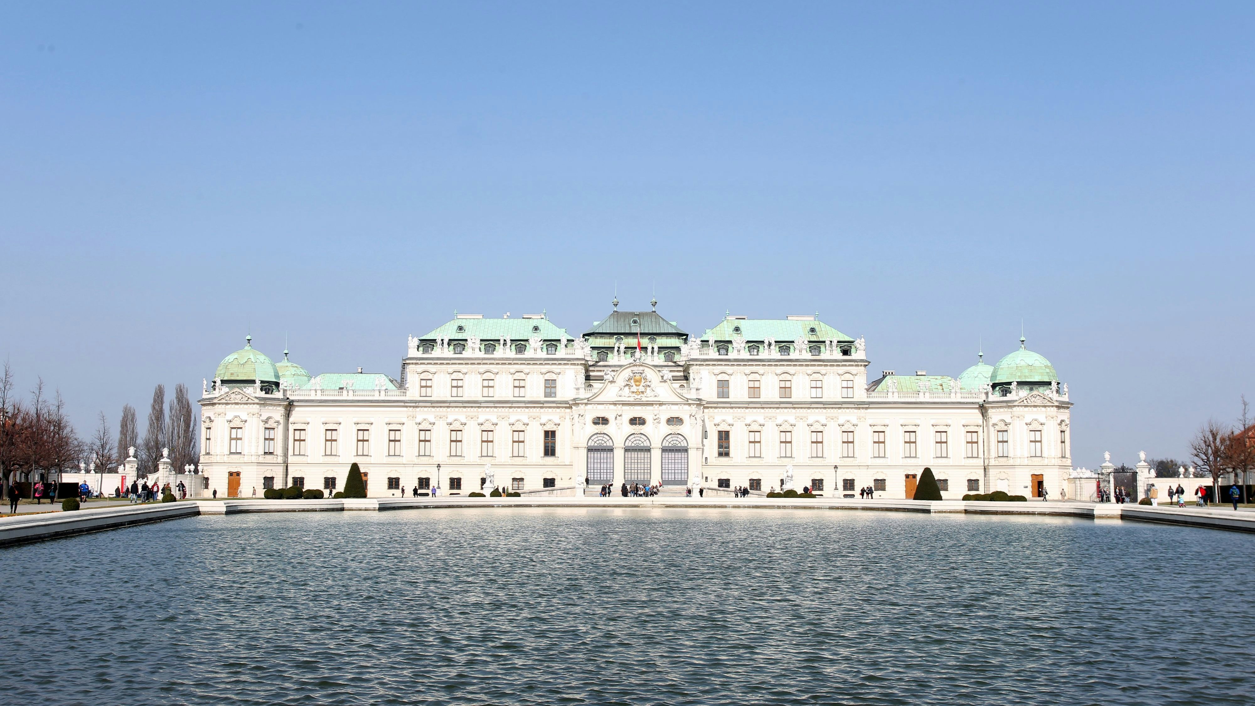 Die Teilnehmer sind verpflichtet, alle sechs Tage vor Ort (Belvedere, Wien / Ars Electronica, Linz) anwesend zu sein.