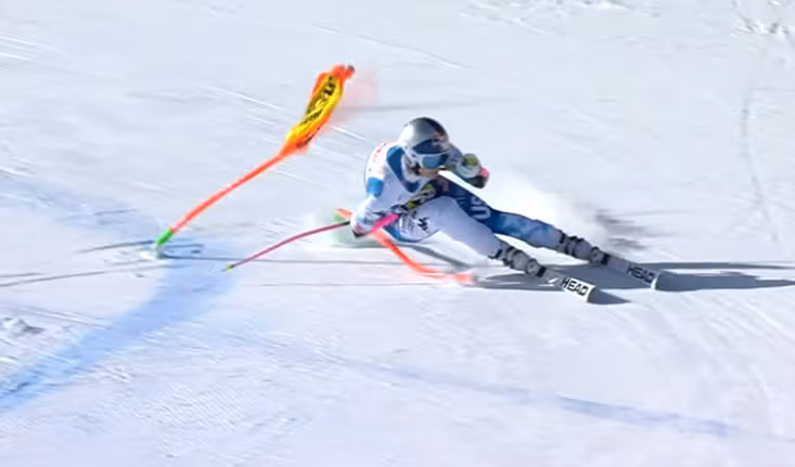 Lindsey Vonn blieb beim Tor hängen.