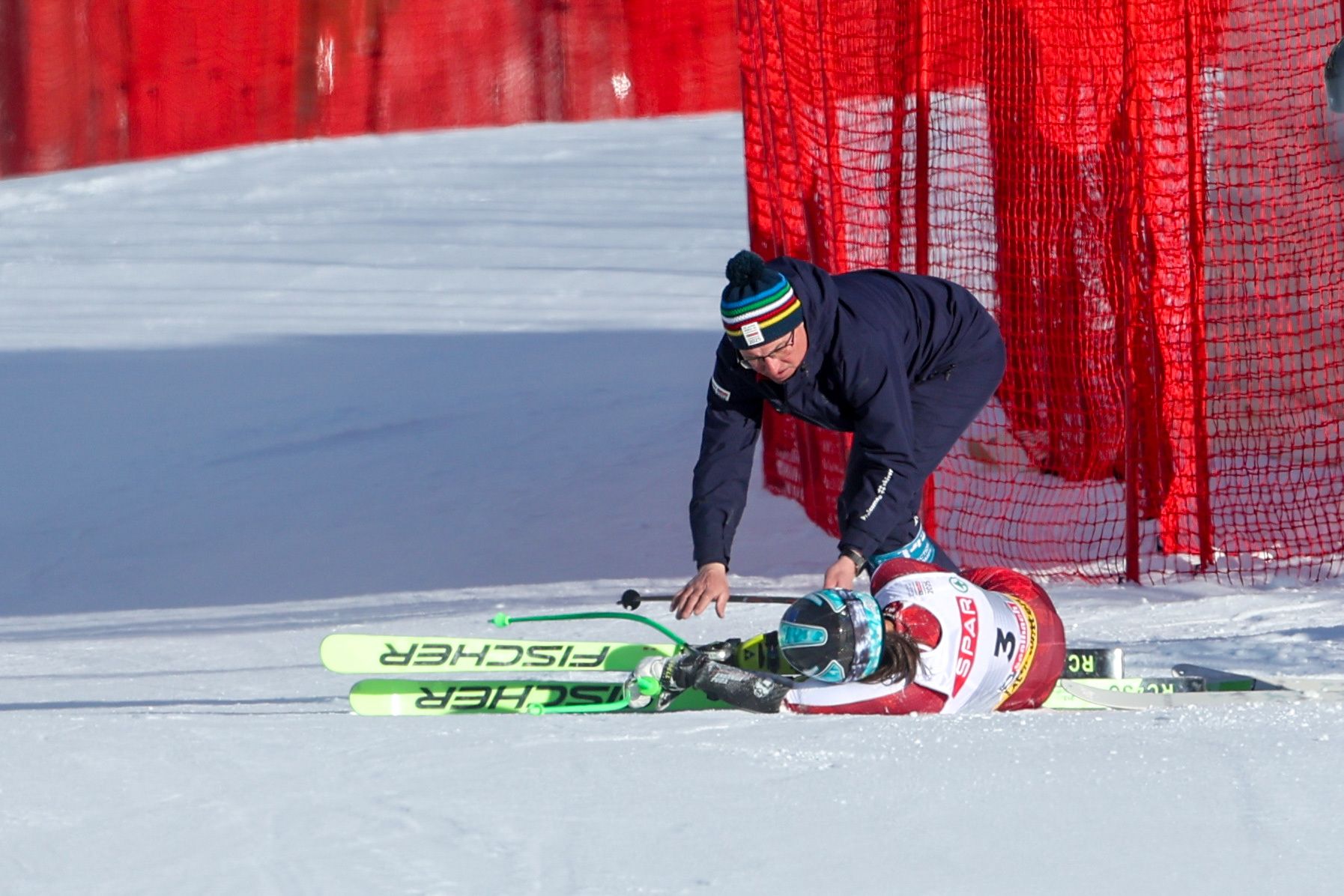 Ricarda Haaser blieb mit Schmerzen im Schnee liegen.