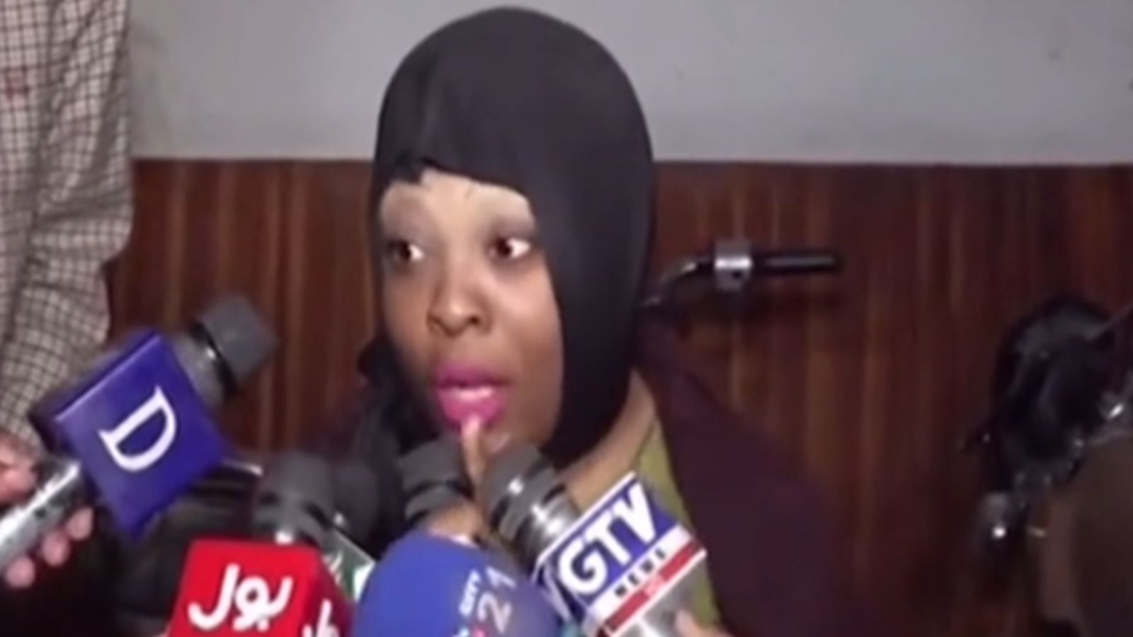 Onija Robinson weigert sich, Pakistan ohne ihren Verlobten zu verlassen.