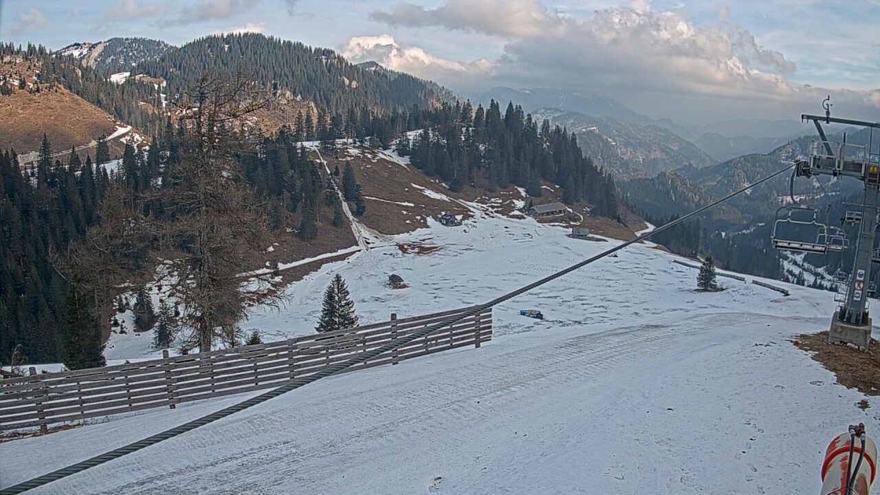 Das Skigebiet Niederalpl muss aufgrund von akutem Schneemangel schließen.