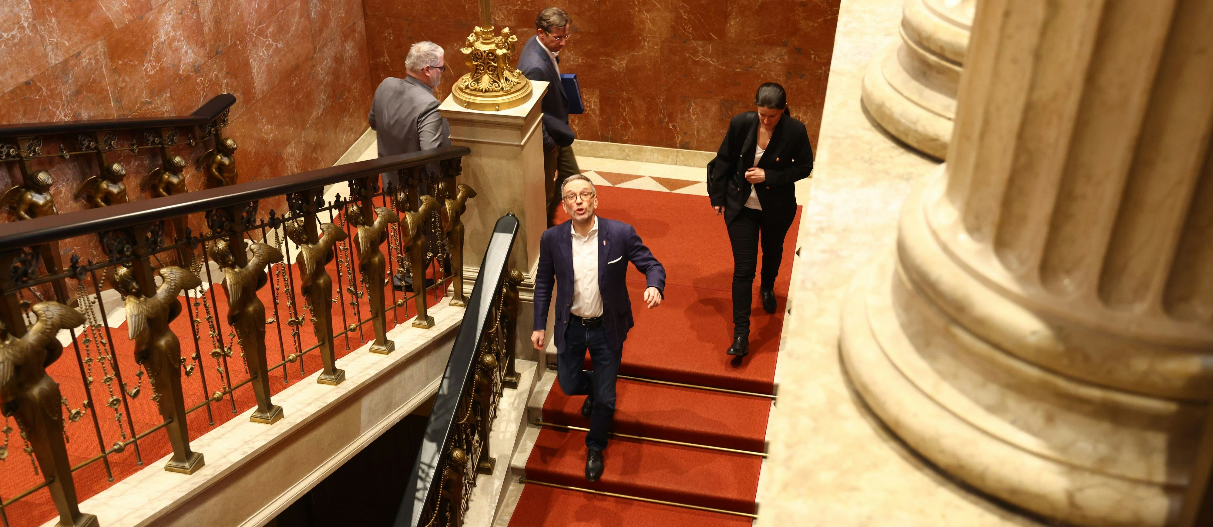 Herbert Kickl am Weg zum Mittagessen, er kehrte nie mehr zurück