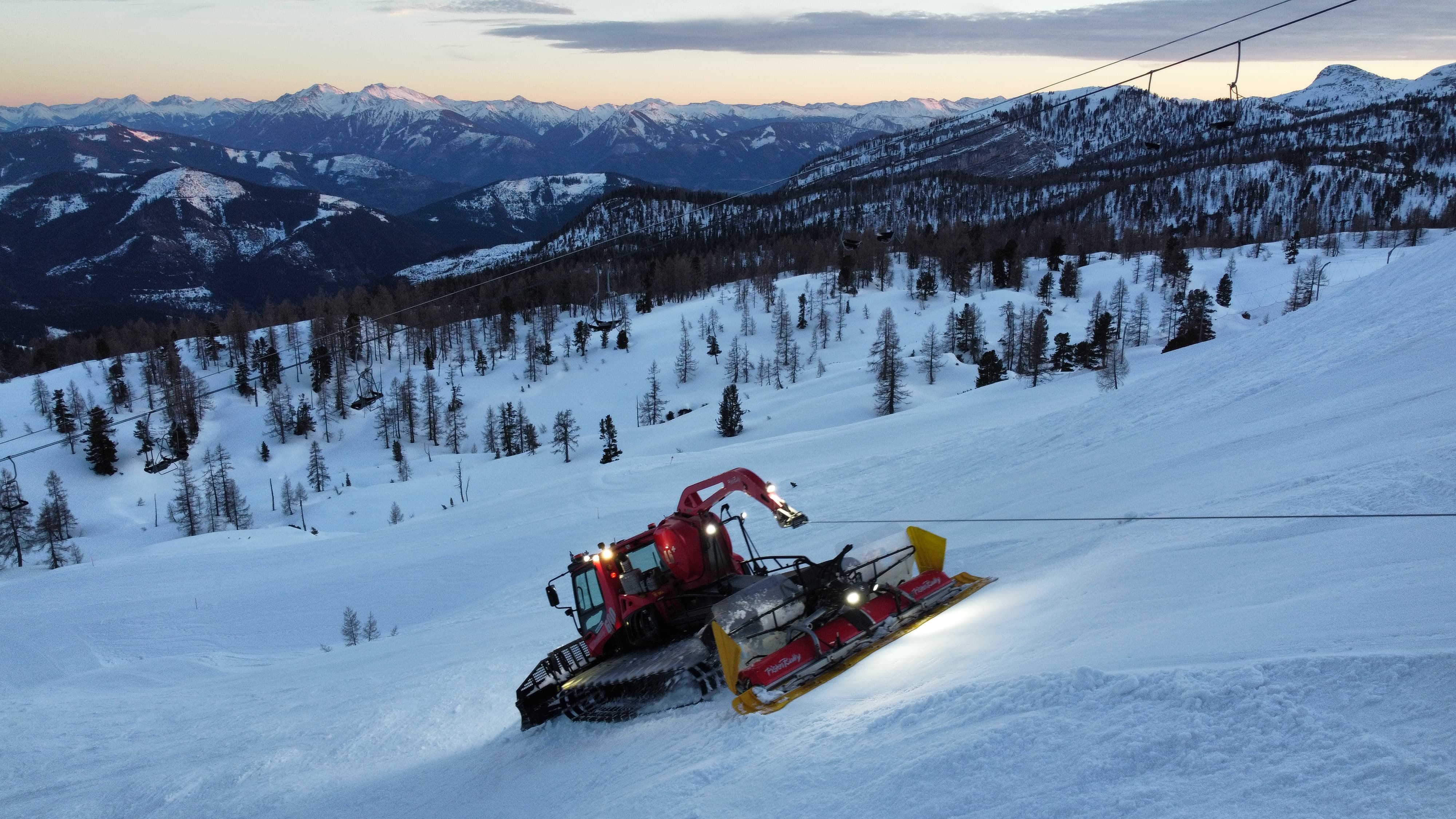 Wenn die Pisten präpariert werden kommt es immer wieder zu gefährlichen Situationen mit Tourengehern.
