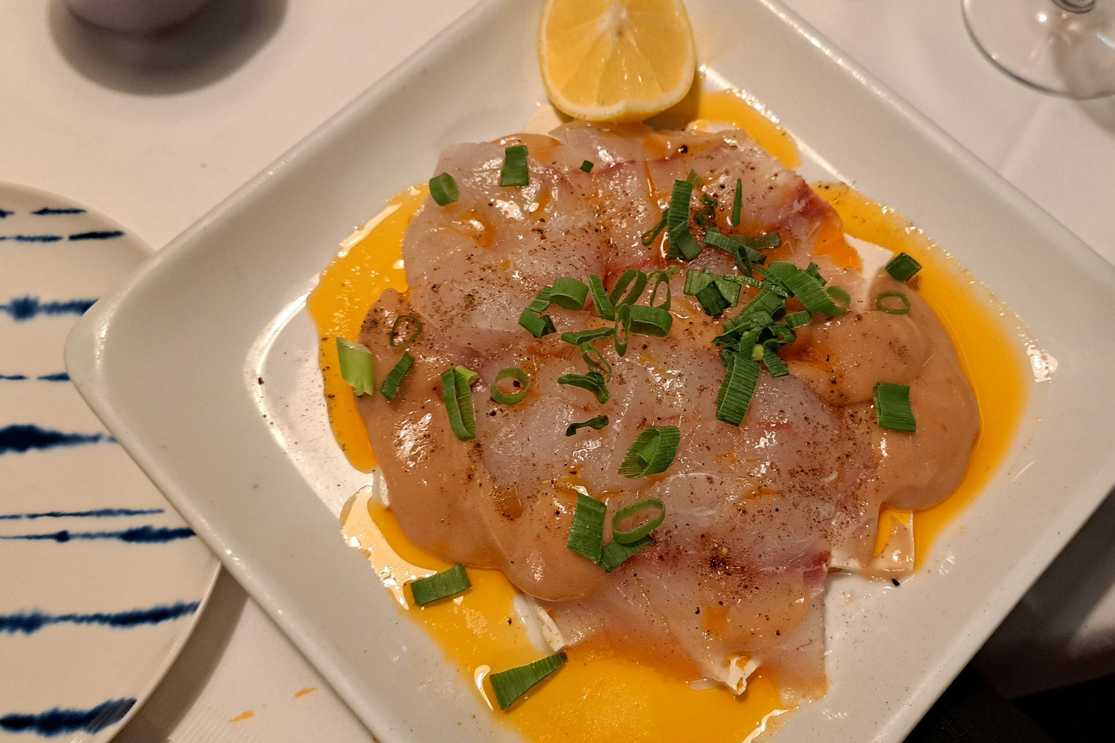 Adlerfisch-Carpaccio in Quitten-Honig-Limetten-Sauce