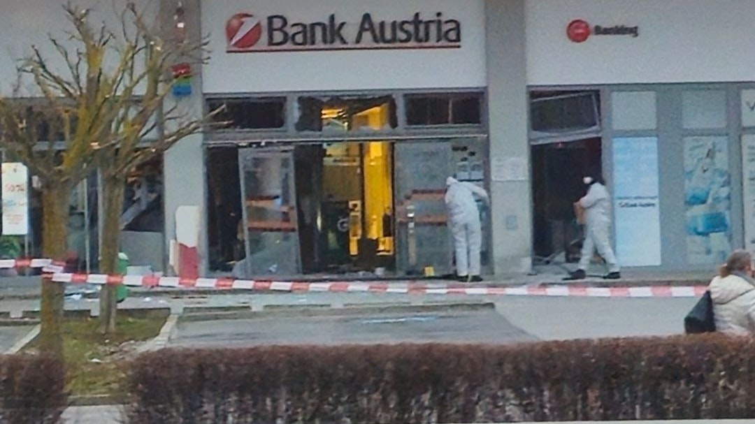 Die Höhe des entstandenen Schadens ist bisher nicht bekannt.