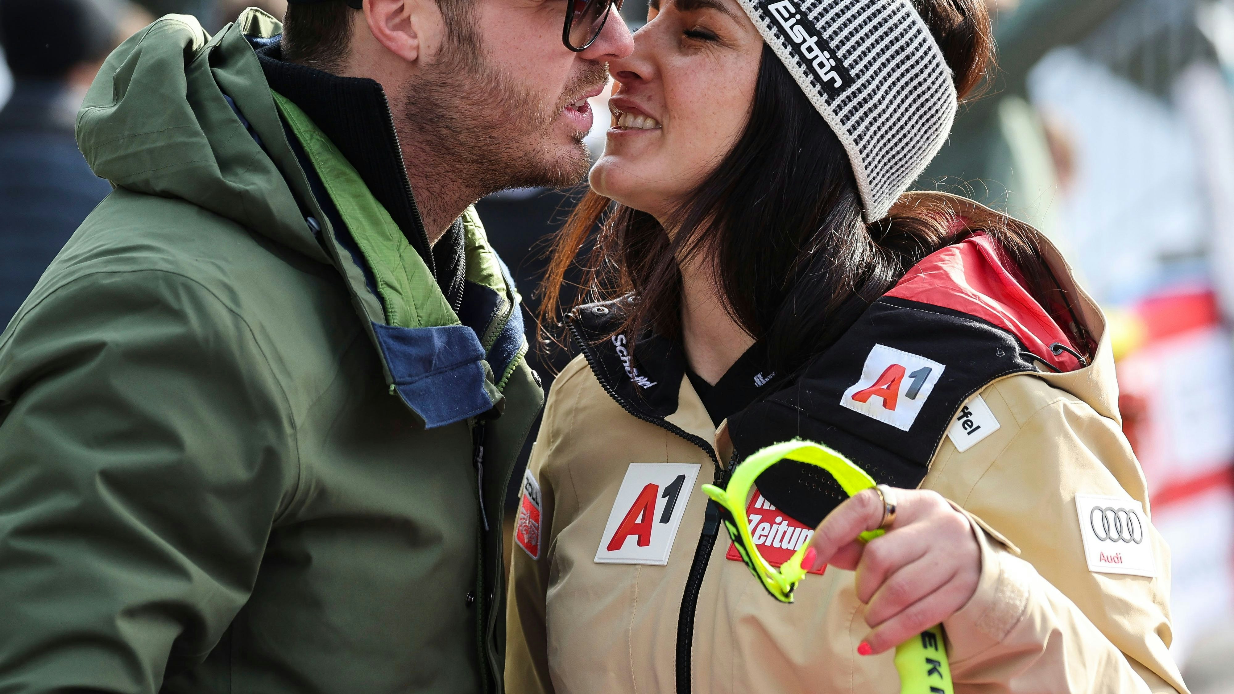 Christian Walder, Lebensgefährte von Österreichs Gold-Läuferin Stephanie Venier, scherzt über die Handtaschen-Leidenschaft seiner Freundin. 