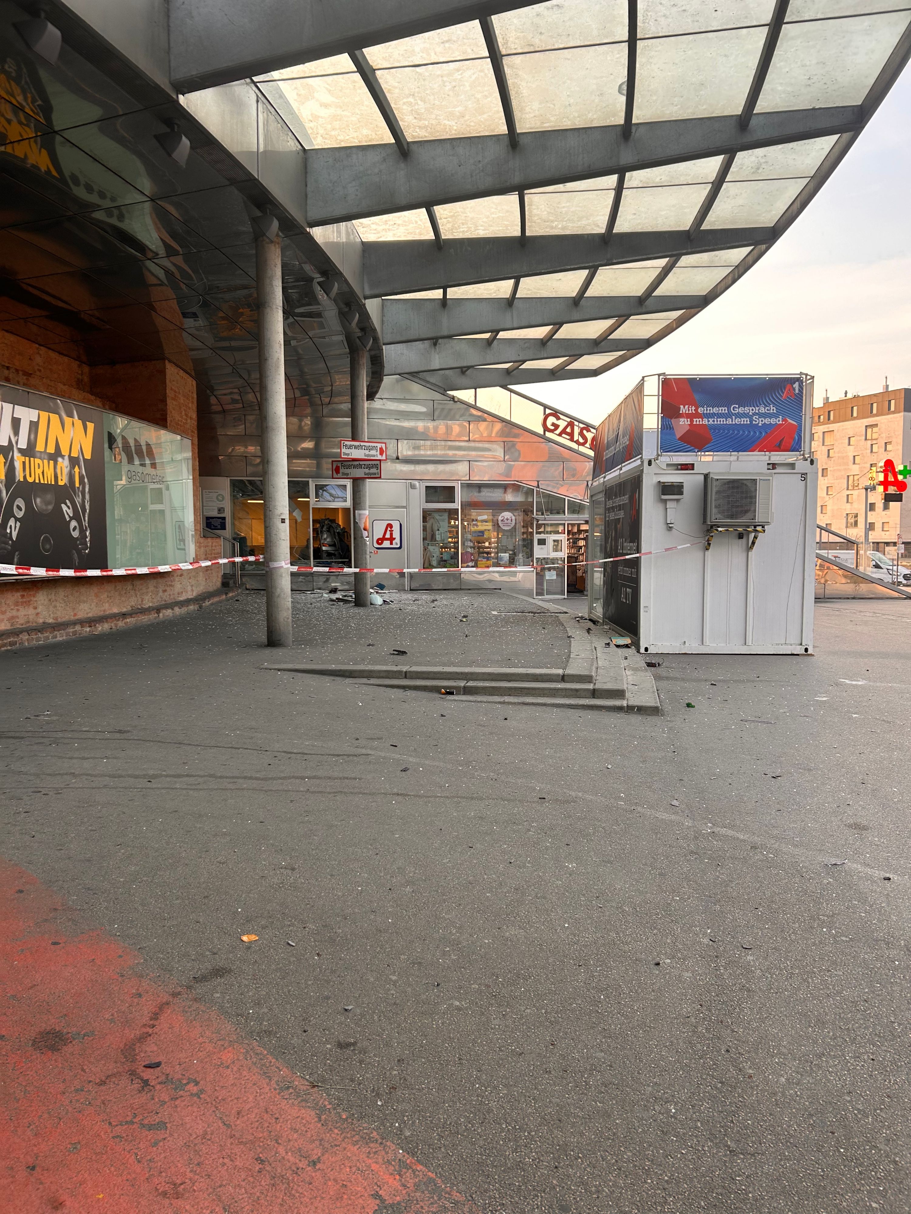 In Wien-Simmering wurde ein Bankomat in die Luft gejagt.