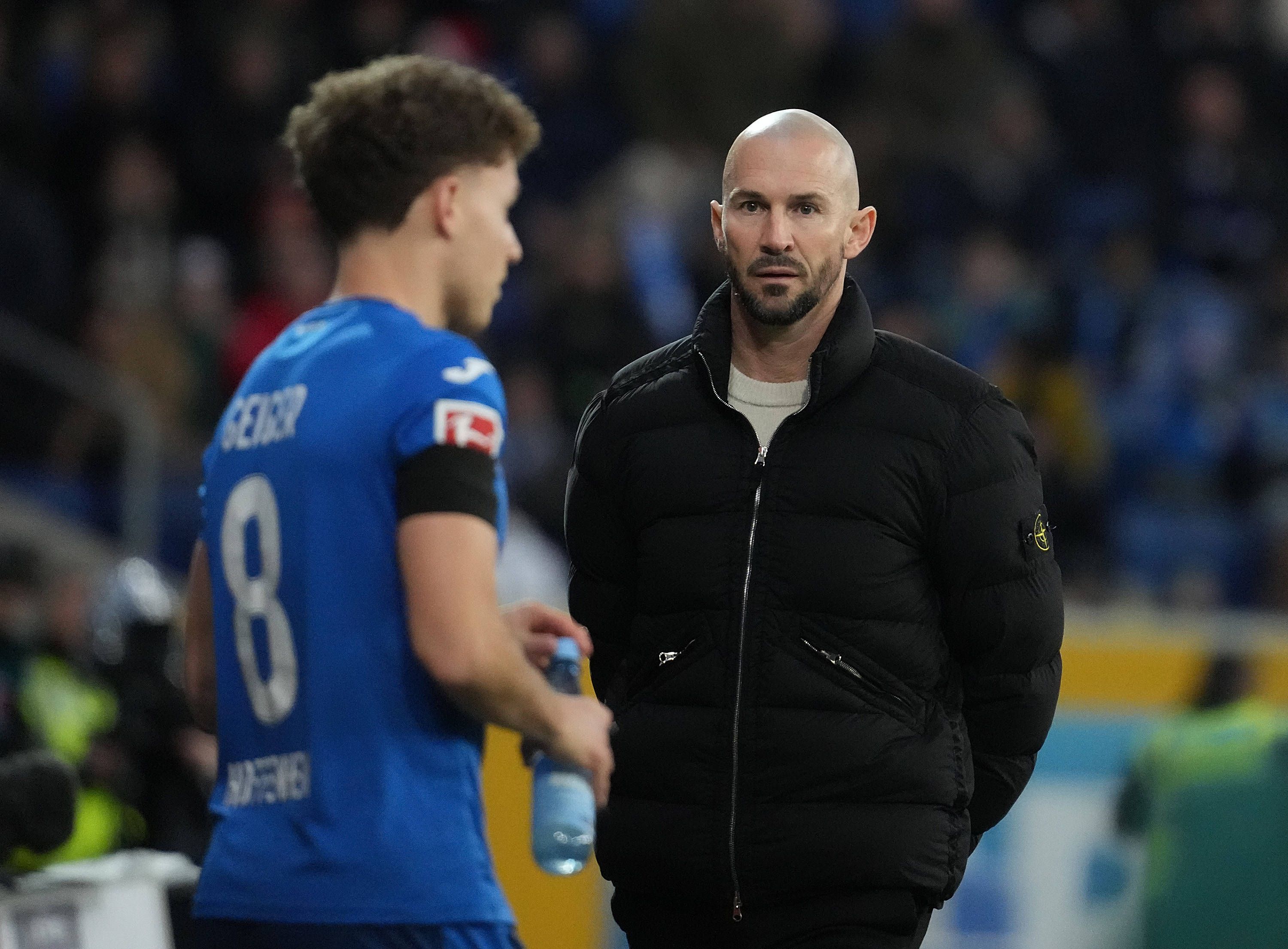 Dennis Geiger (l.) kritisiert die sportliche Führung.