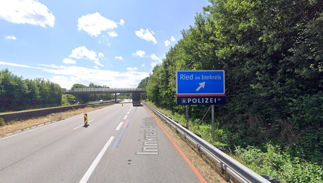 Die Polizei wollte den 18-Jährigen schon kurz vor der Ausfahrt anhalten – doch der Lenker drückte aufs Gas.